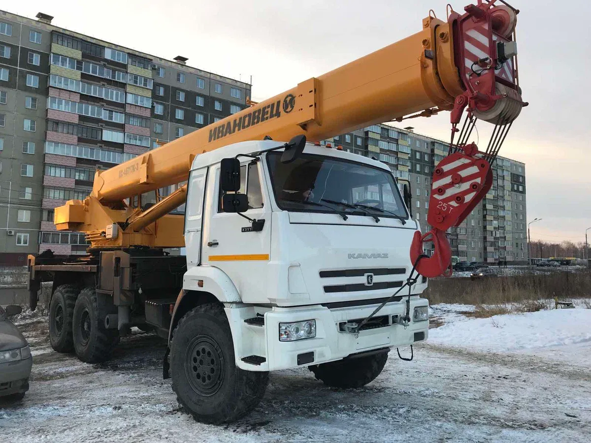 Аренда автокрана 25 т Камаз (6х4) 28 м