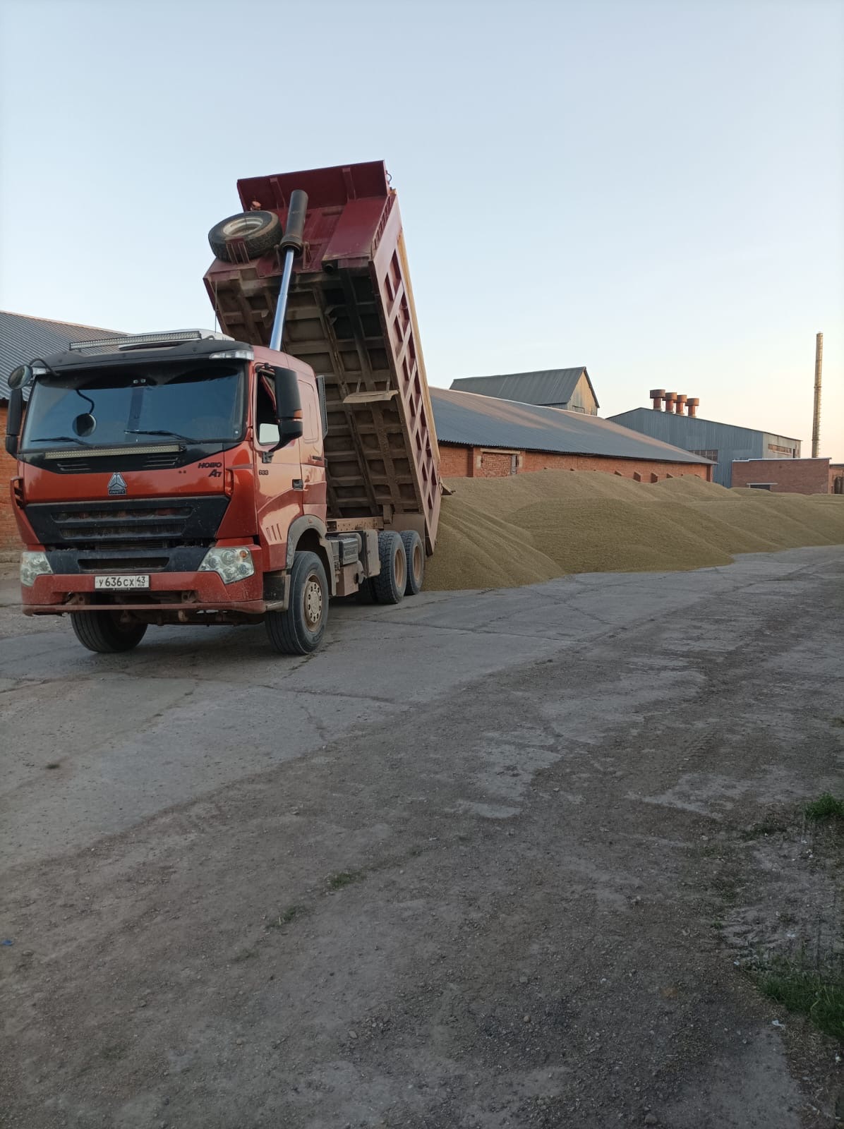 Аренда самосвала 19м3 / 25тонн