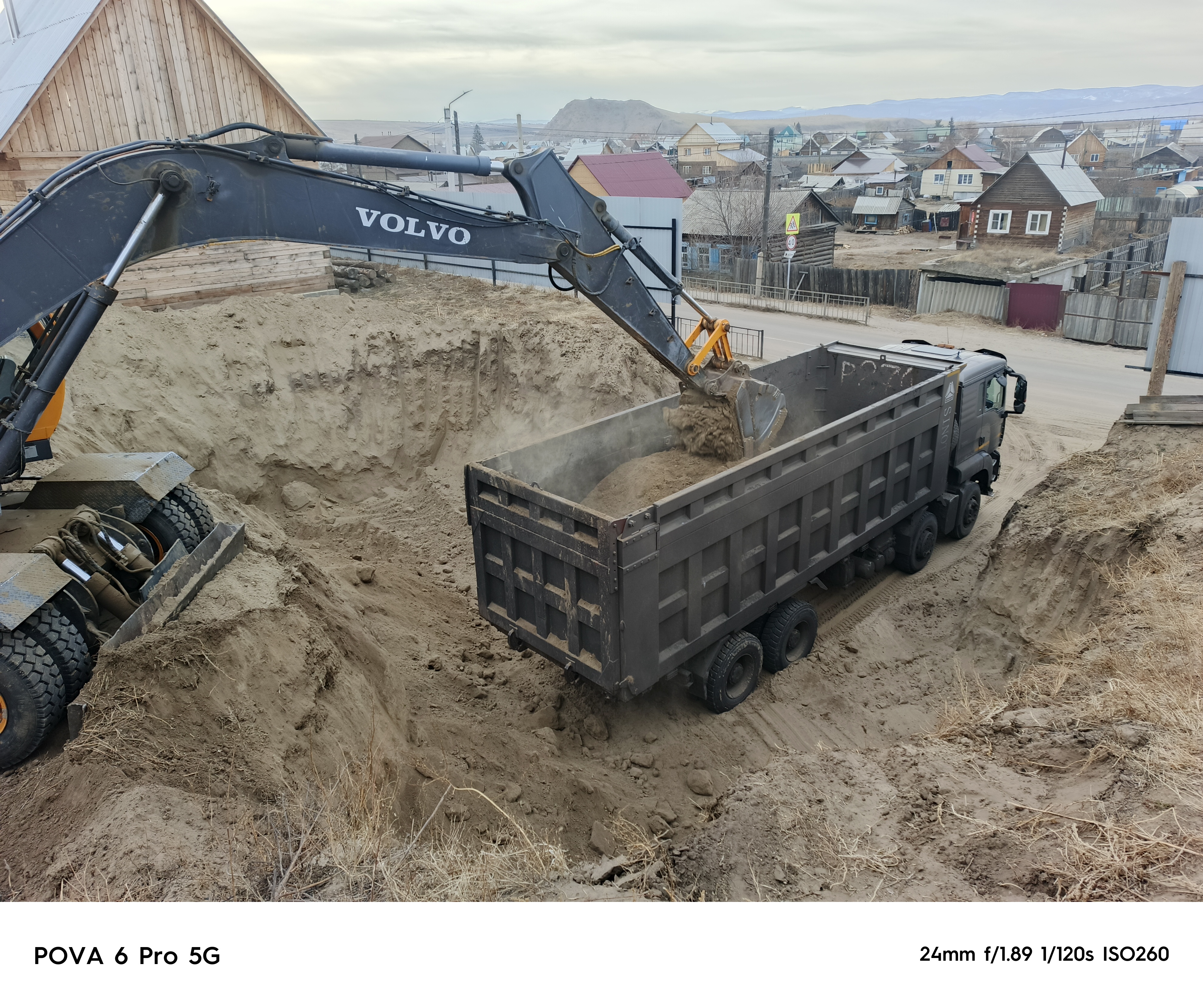 Услуги самосвала. Перевозка сыпучих грузов