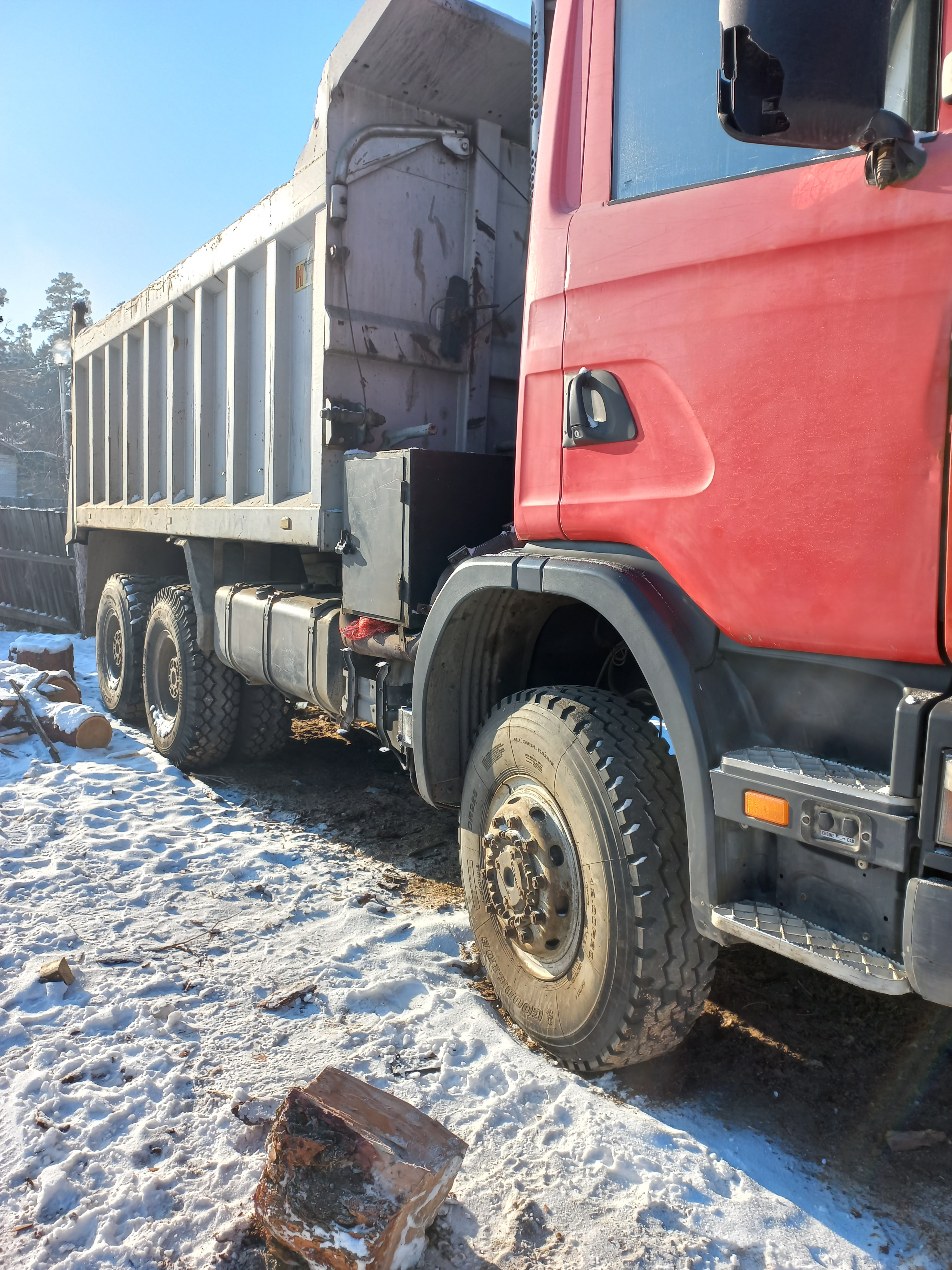 Перевозка любых грузов, материалов самосвалом.