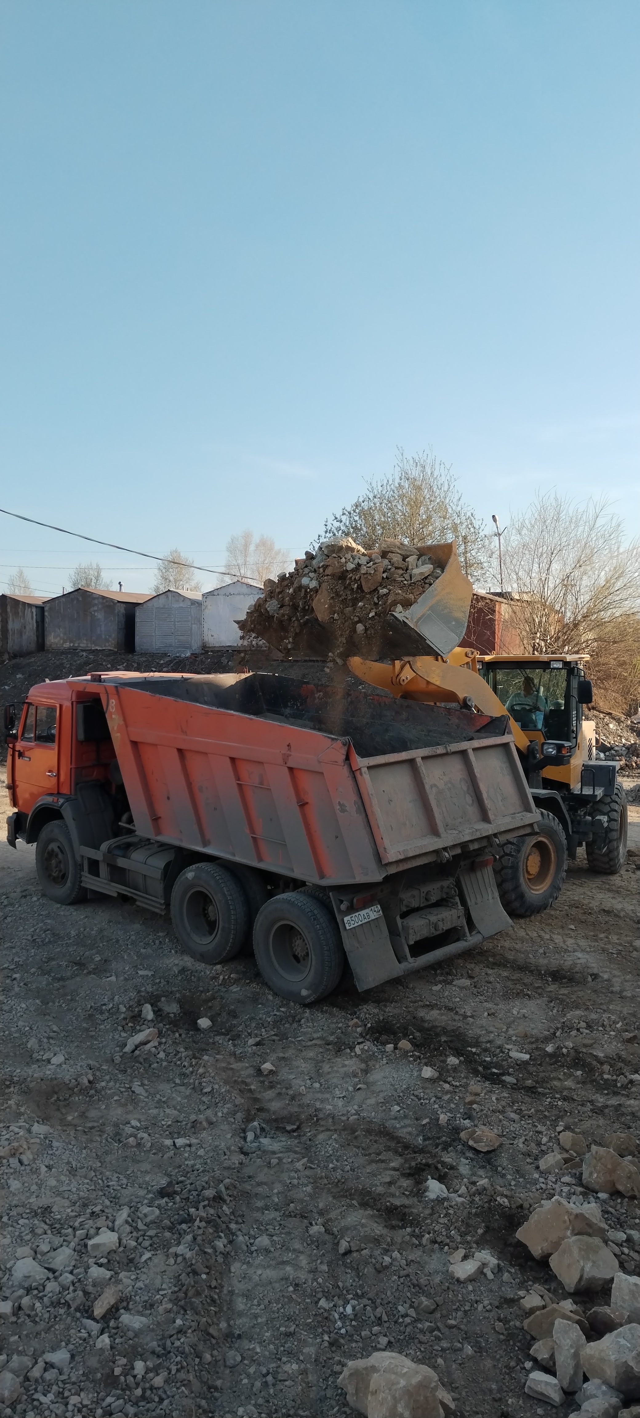 Аренда самосвал. Доставка сыпучих грузов.