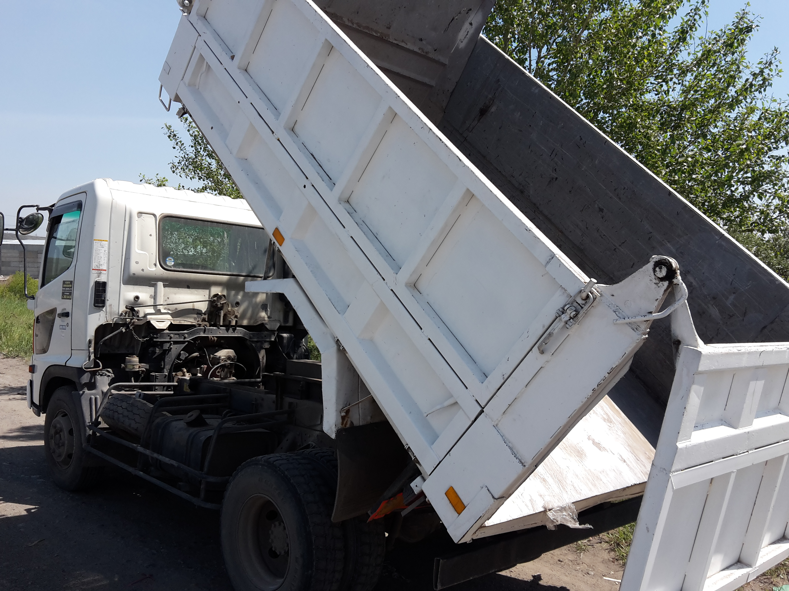 Самосвалы вывоз мусора доставка песок щебень уголь