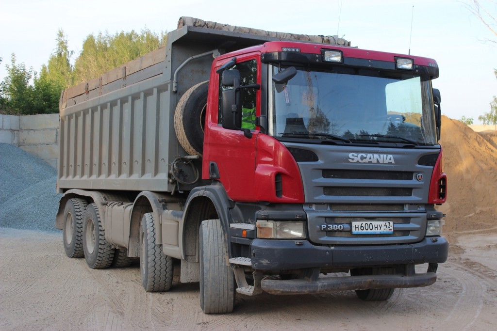 Самосвал 38 тонн. Чернозем, песок, щебень, гравий.