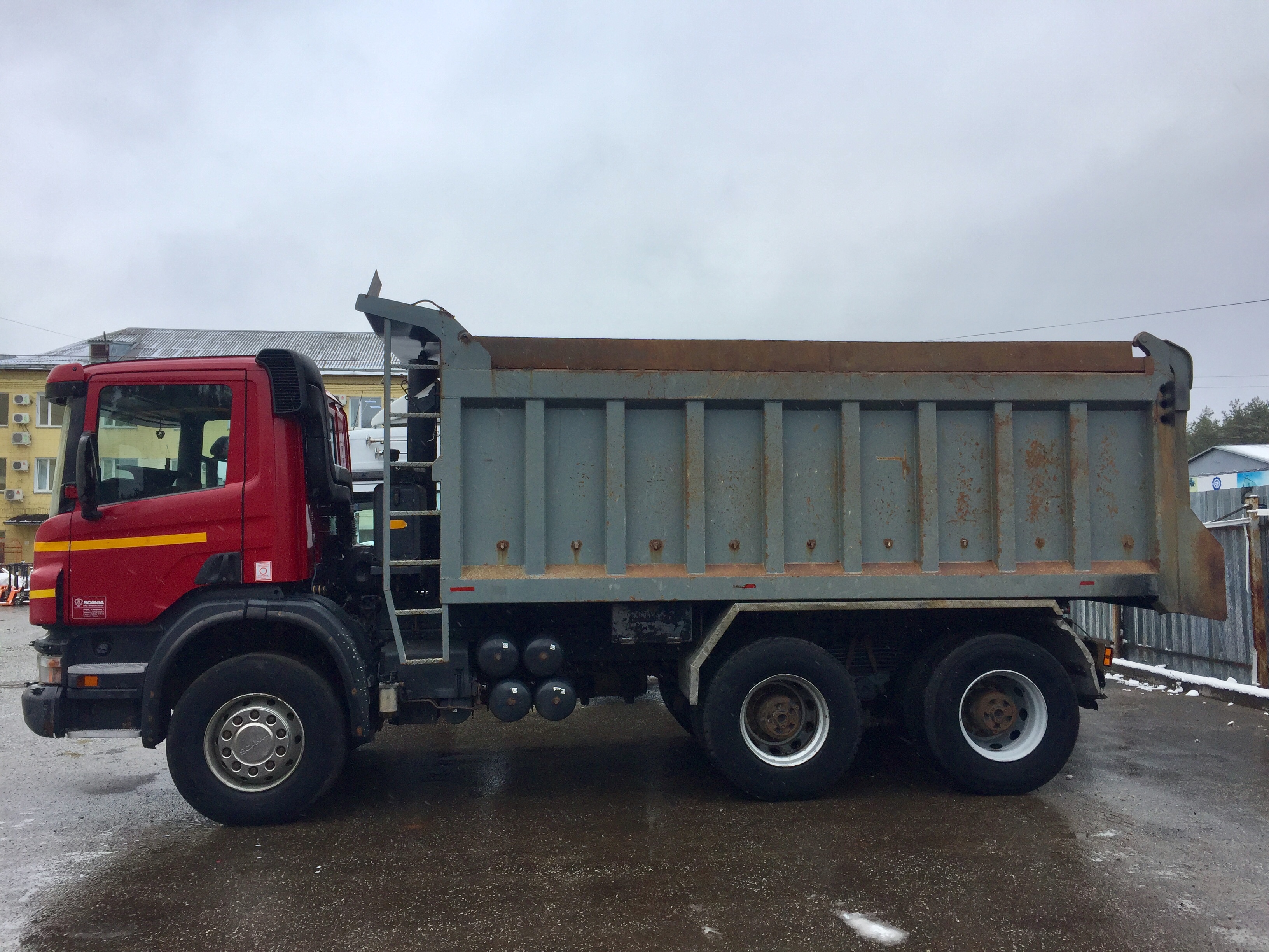 Услуги самосвала Scania 30 тонн