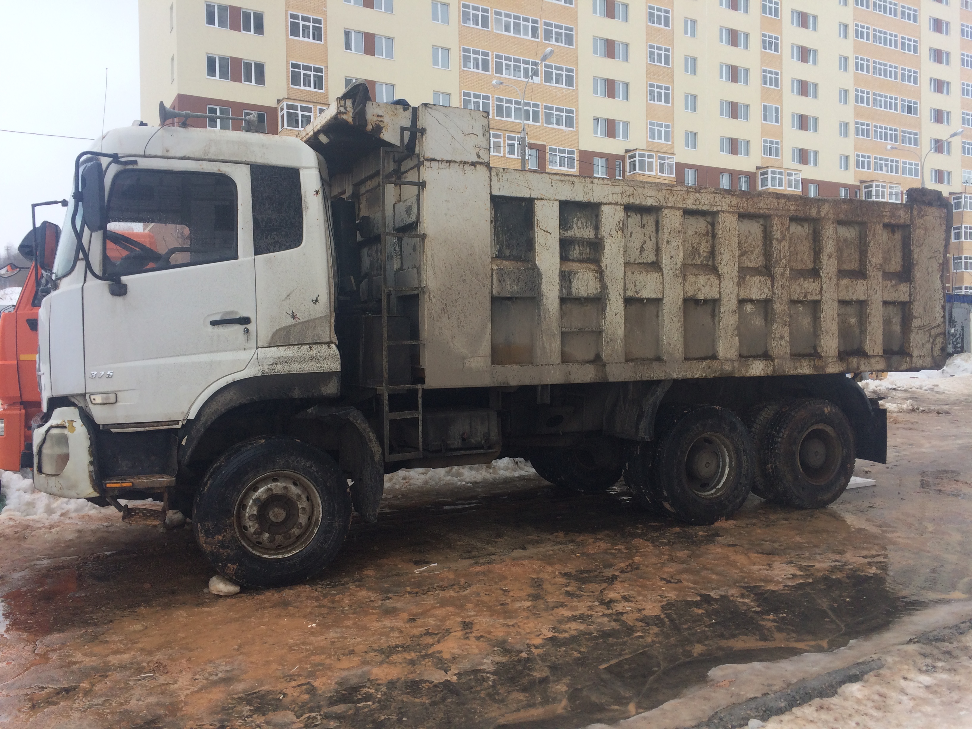 Услуги самосвала. Грузоперевозки 30 тонн.
