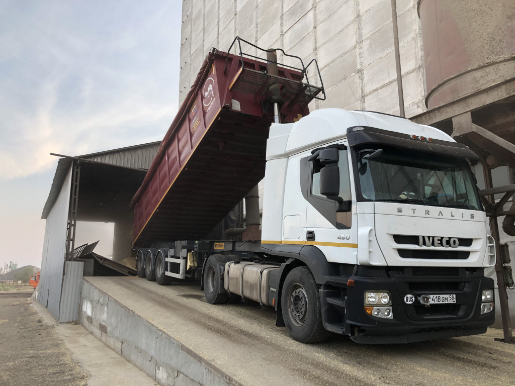 Тонары, перевозка зерновых культур, песка и щебня