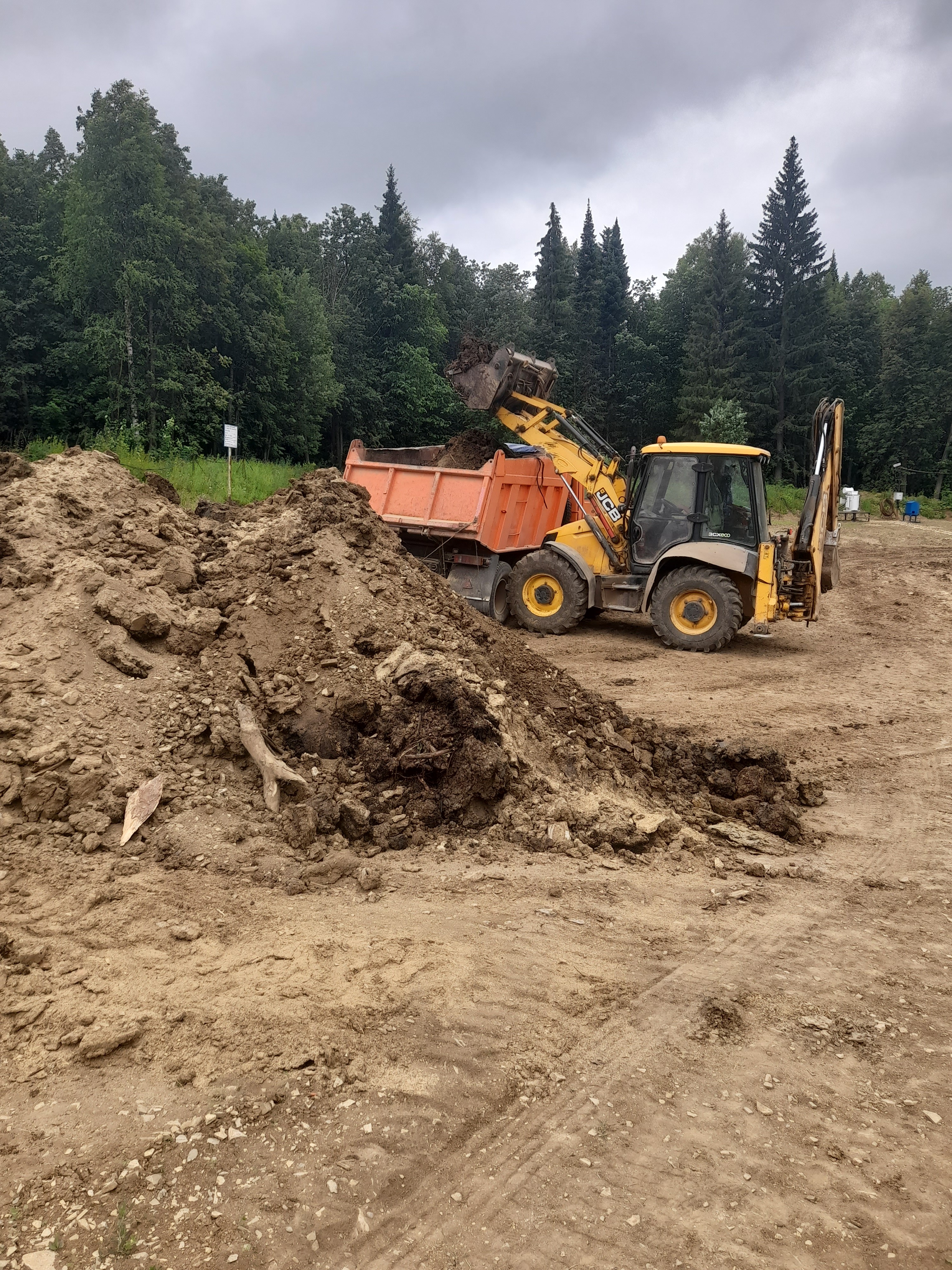 Уборка и вывоз снега, мусора.