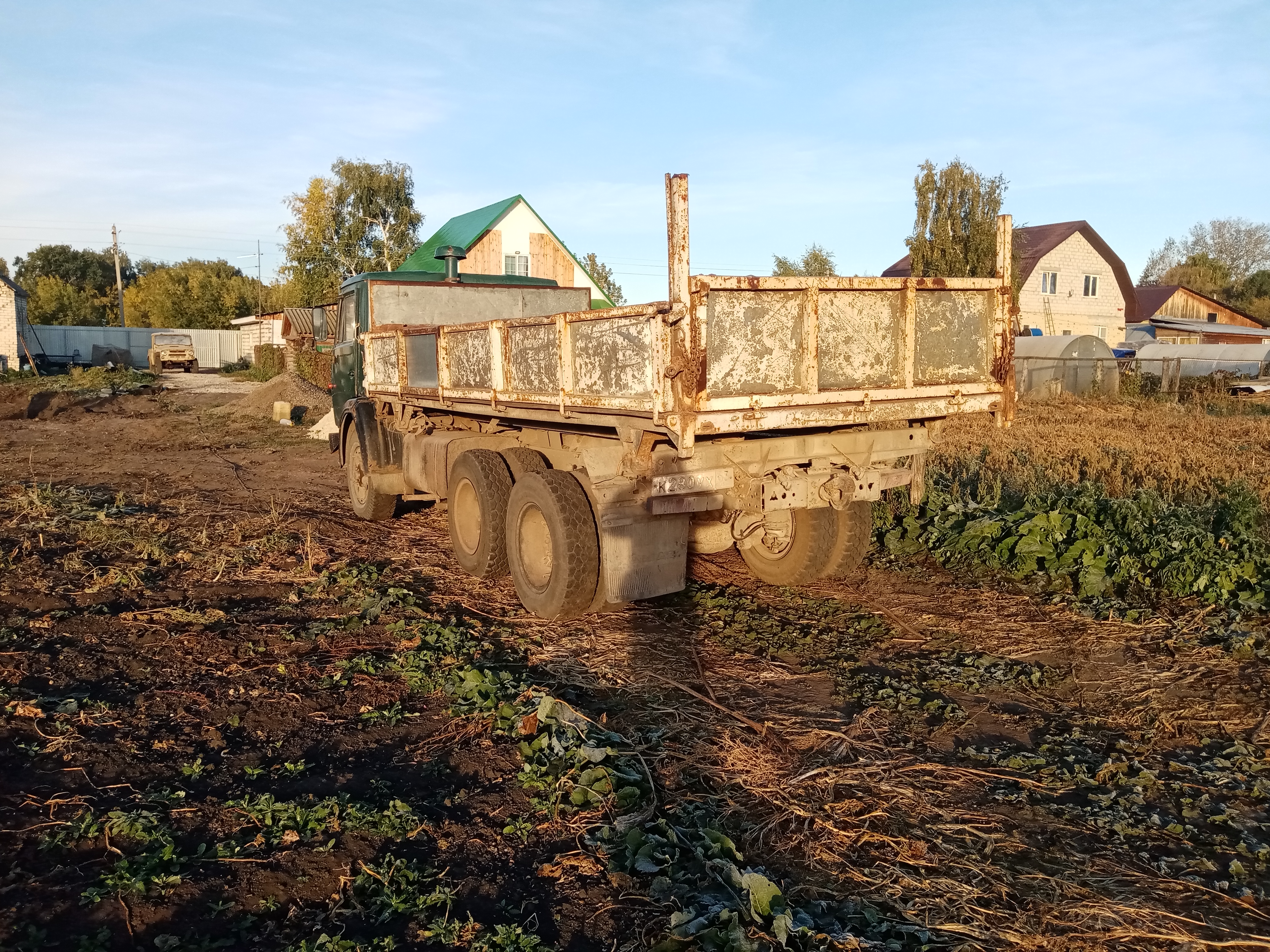 Услуги самосвала. Доставка чернозём, перегной