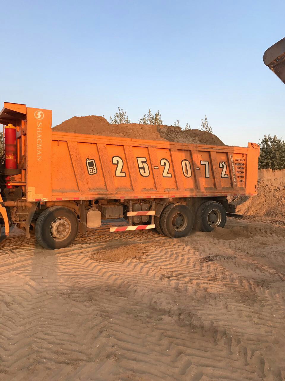 Доставка песка и щебня