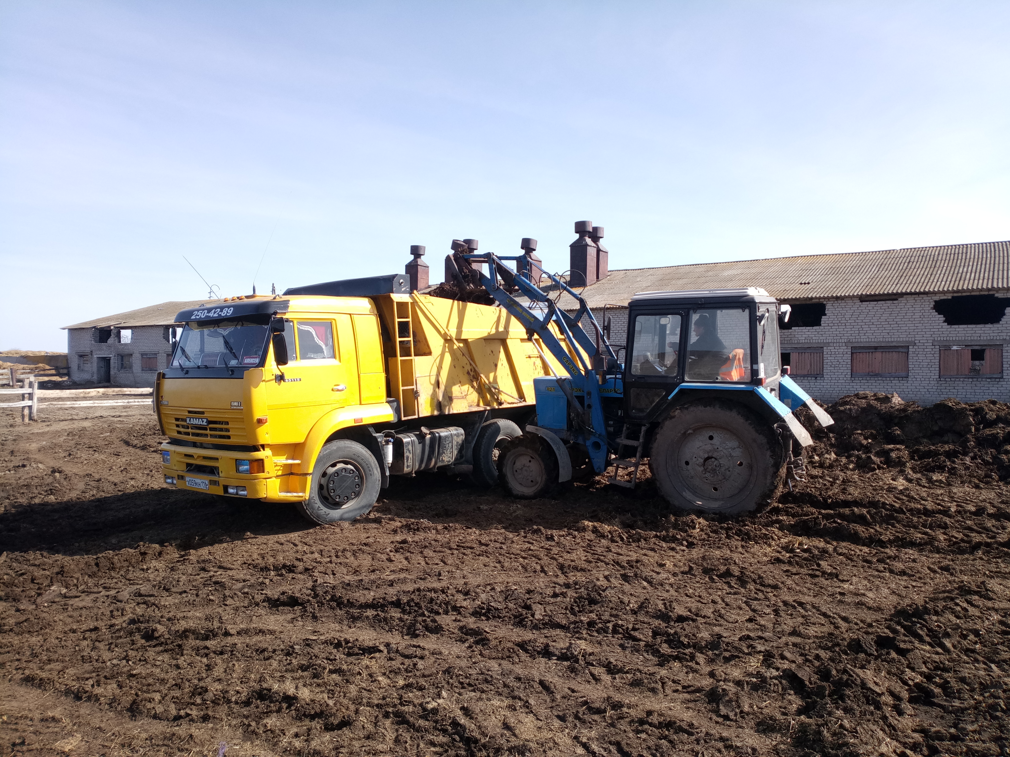 Аренда самосвал Камаз. Доставка сыпучих грузов.