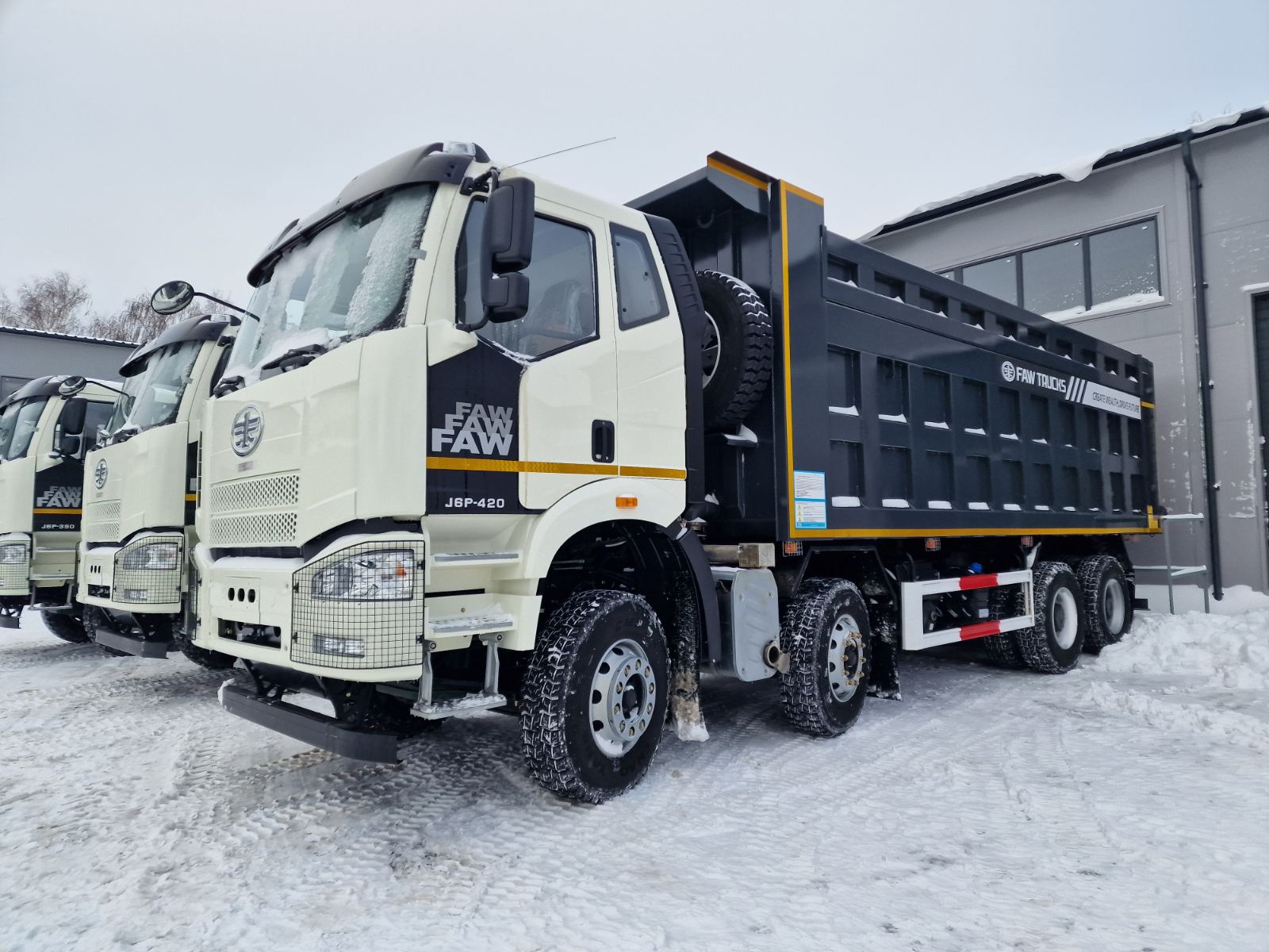 Самосвалом Услуги по перевозке инертных материалов