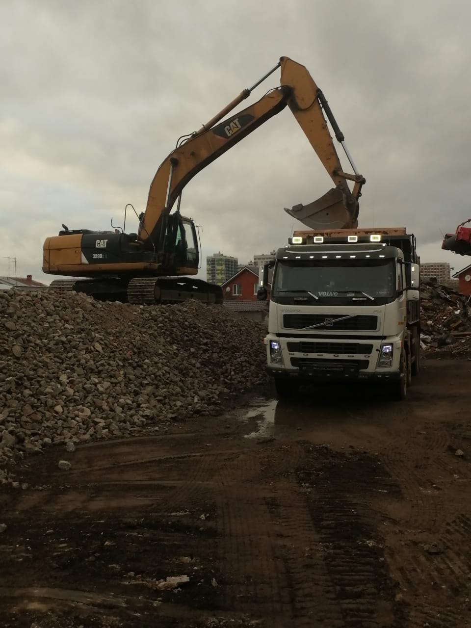 Самосвал Volvo часник 24/7