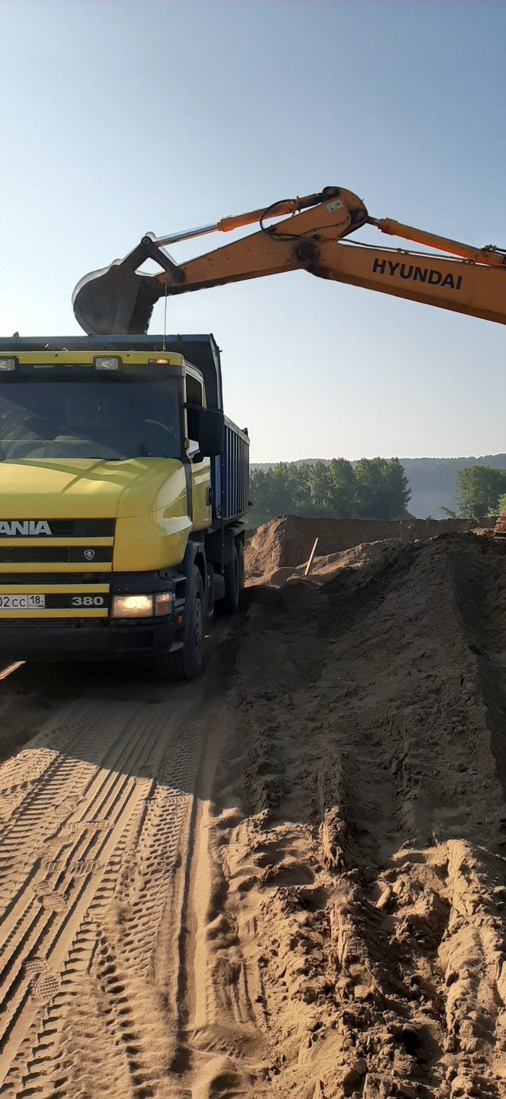 Самосвал аренда. Перевозка материалов.