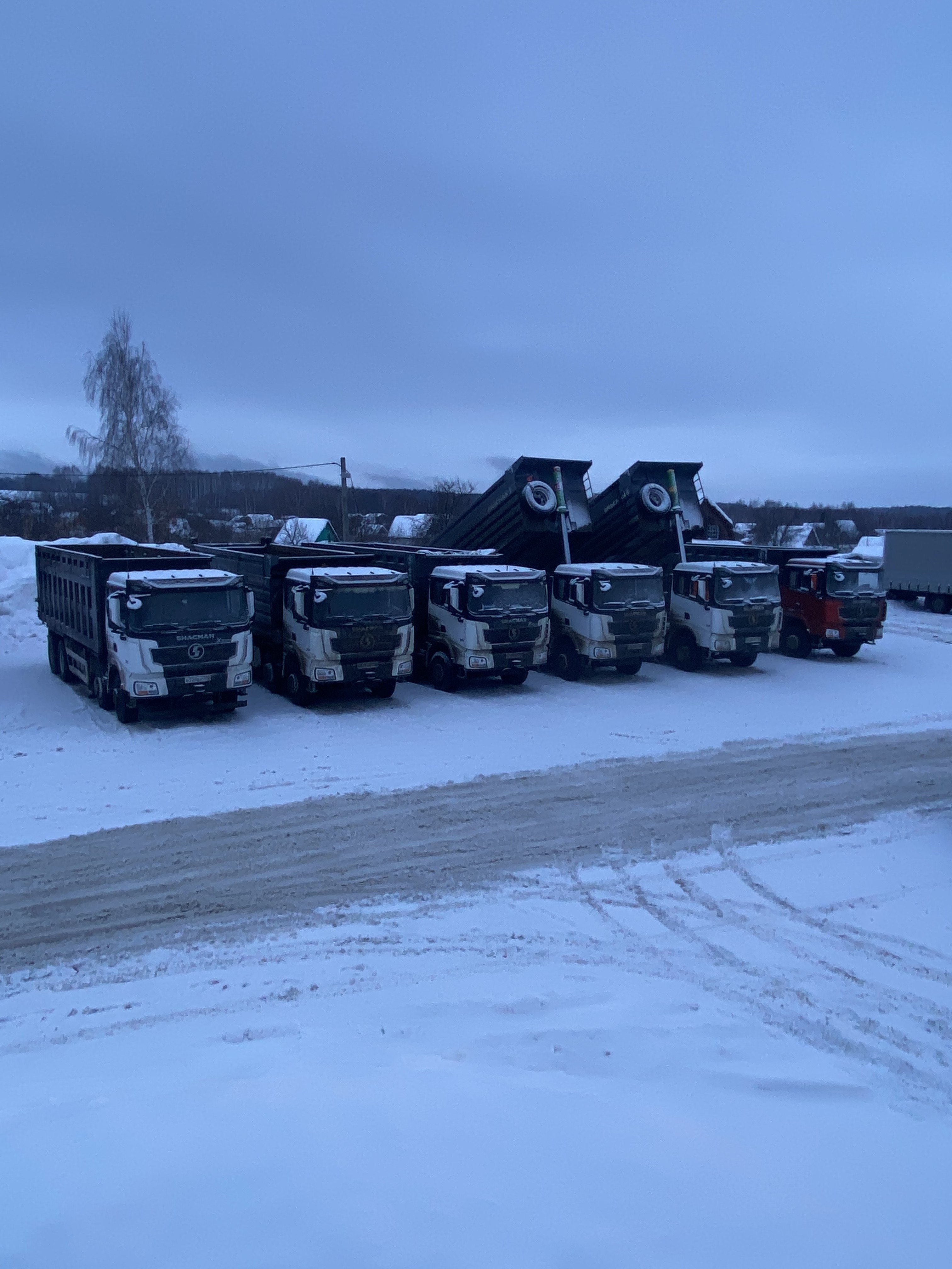 Самосвалы 35 кубов в аренду. Самосвал услуги.