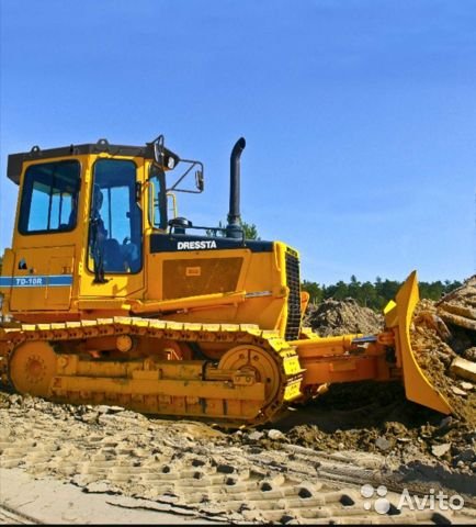 Бульдозер на болотном ходу