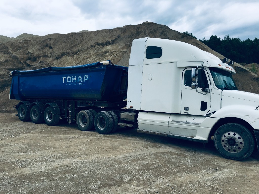 Самосвальный тонар услуги. Гравий щебень доставка,