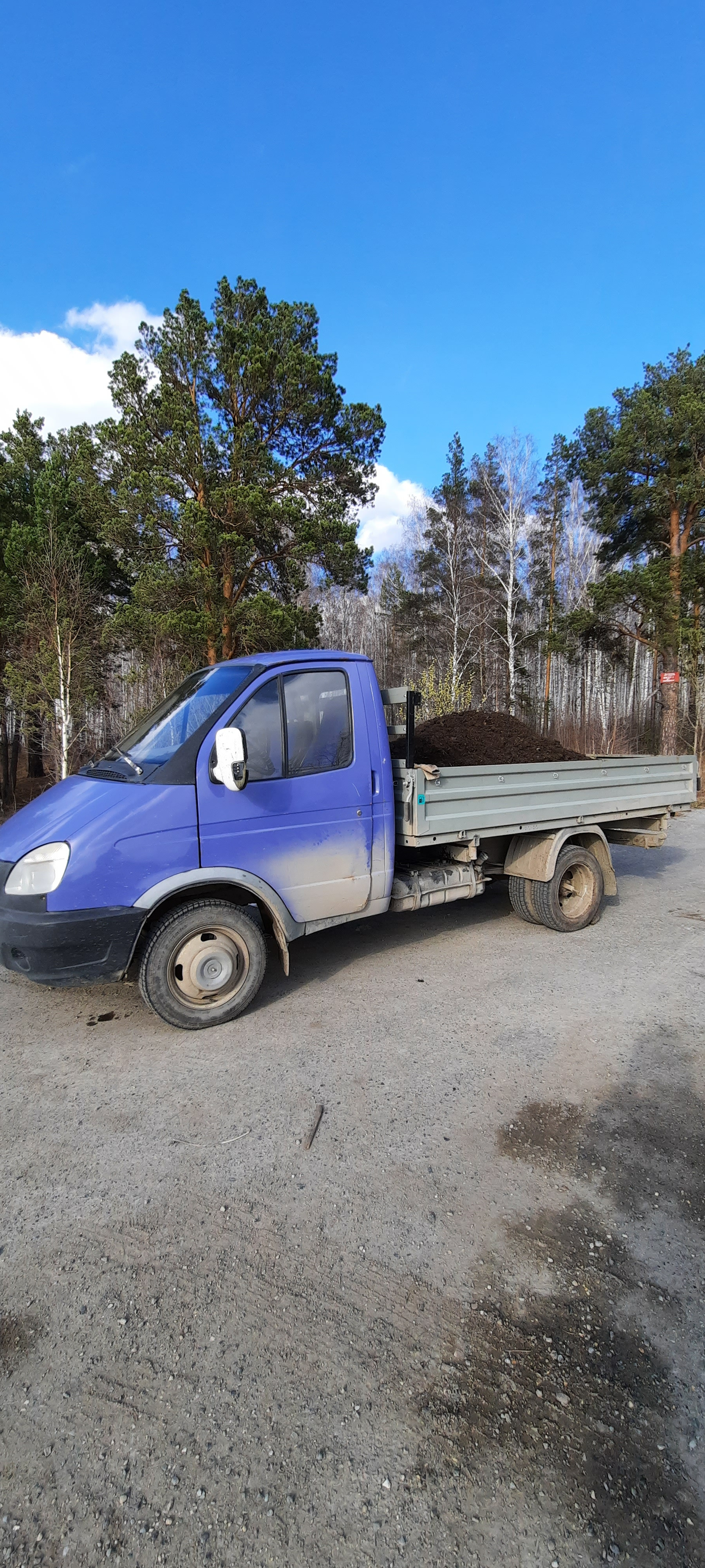 Доставка сыпучих материалов самосвалом.