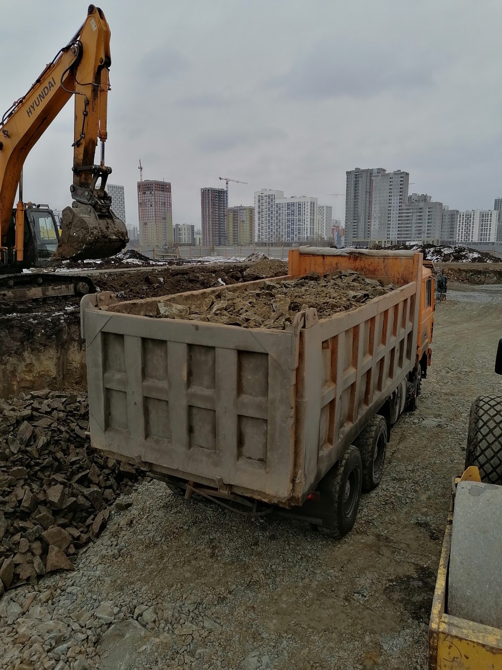 Услуга самосвалов 20т.