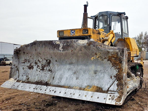 Бульдозер в аренду, услуги, заказ спецтехники.