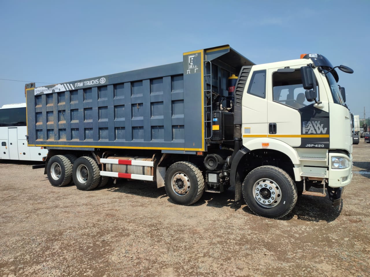 Карьерный самосвал 30 т 35 куб. в аренду.