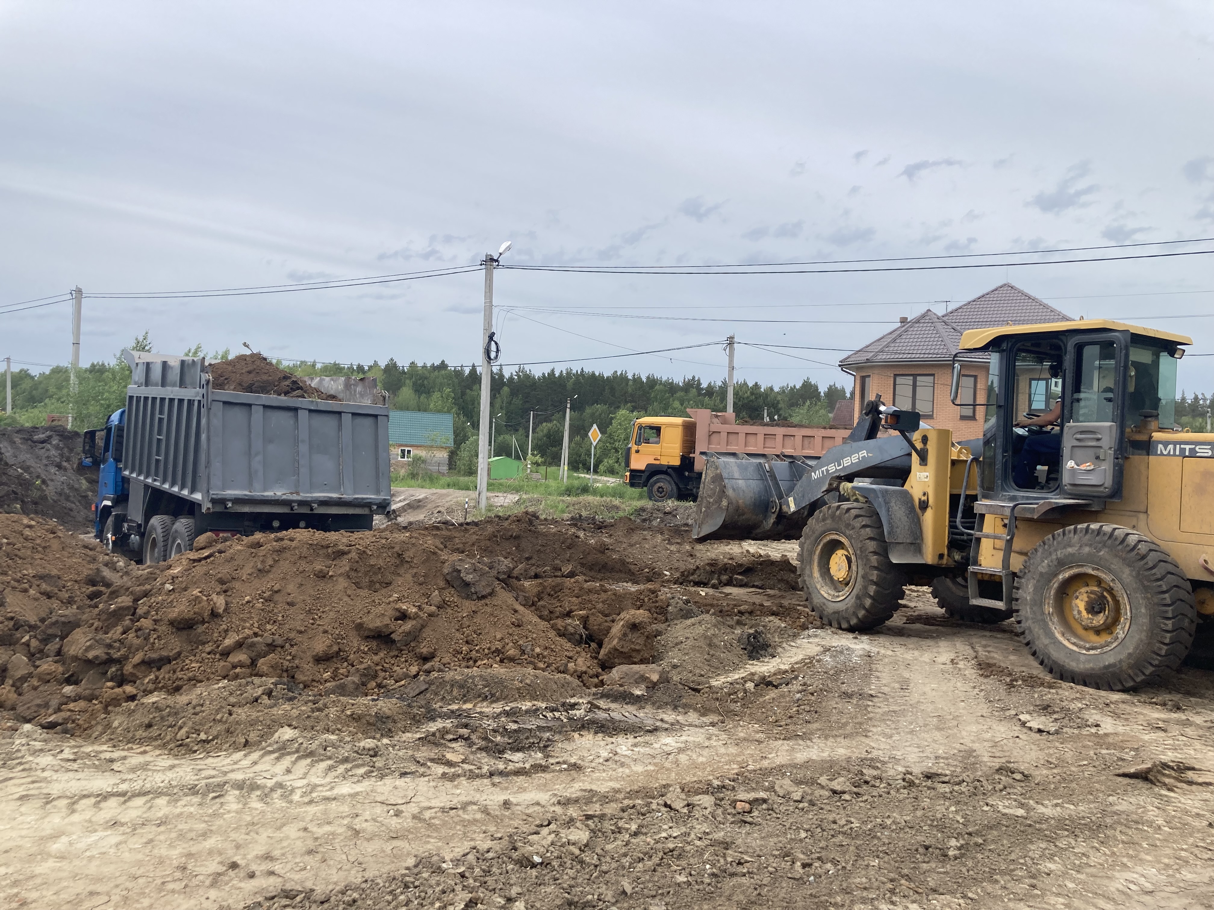Услуги самосвала. Доставка сыпучих материалов
