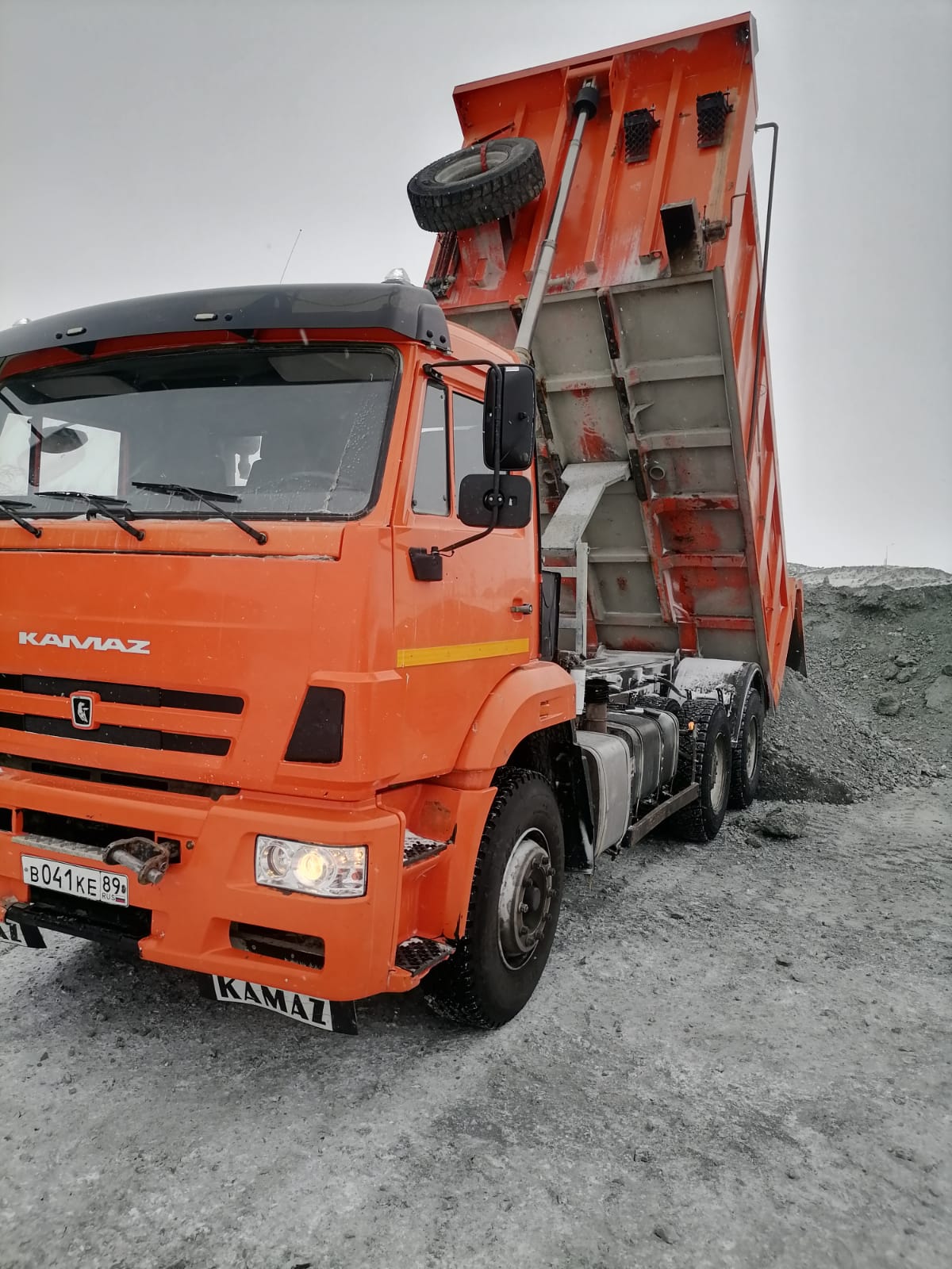 Самосвалы 16 кубов аренда. Перевозка 20 тонн.