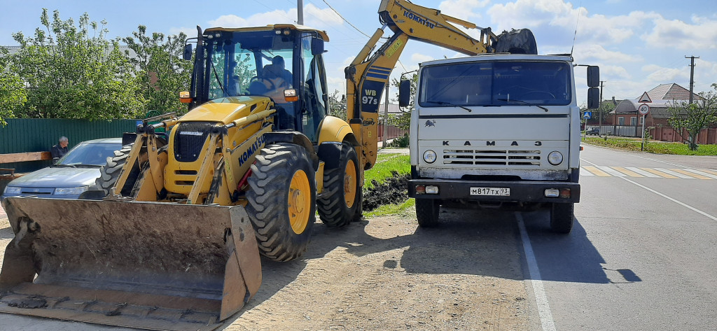 Самосвал КаМаЗ Доставка, вывоз инертных материалов