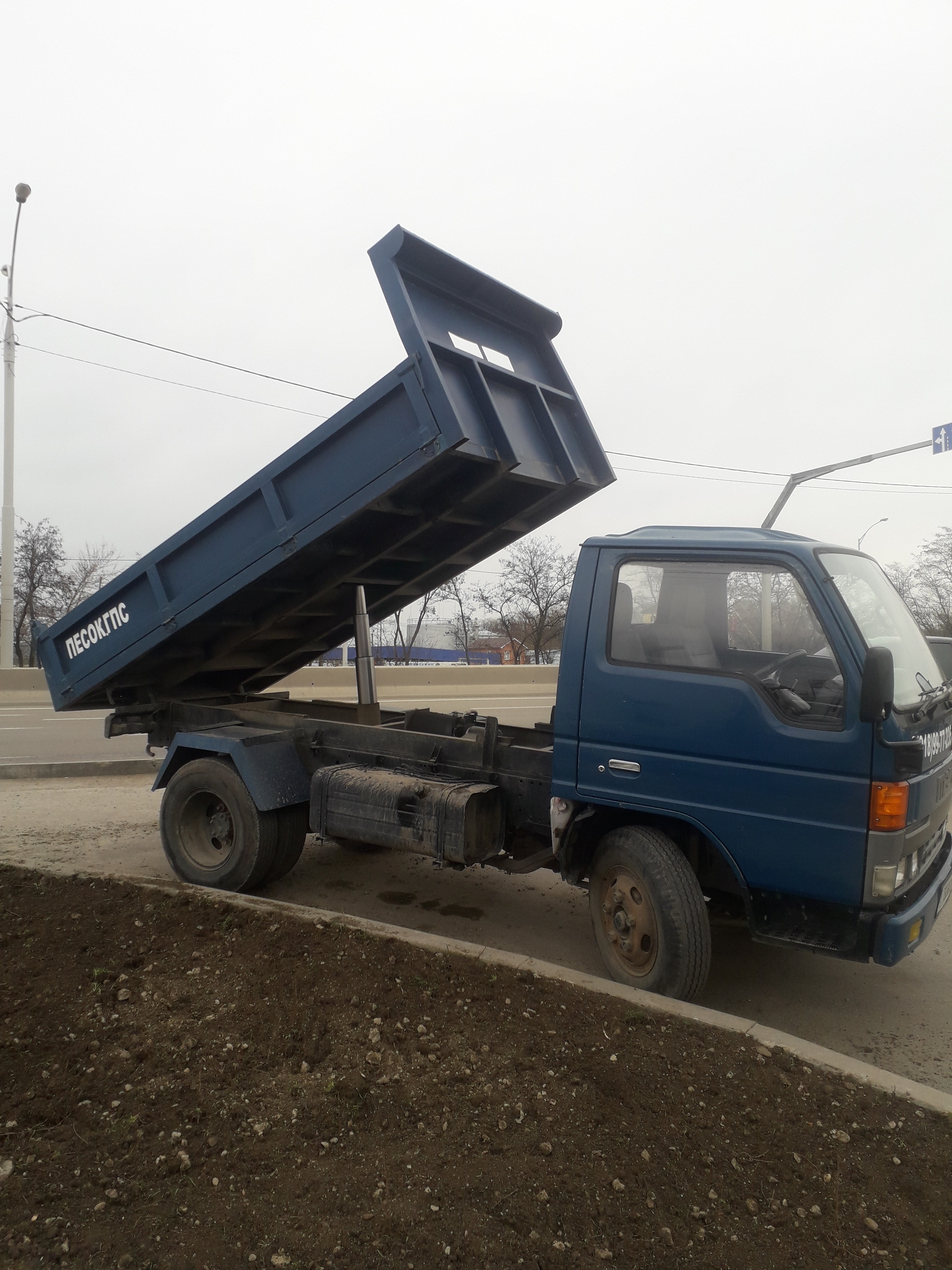 Самосвал песок щебень отсев гпс земля щебень