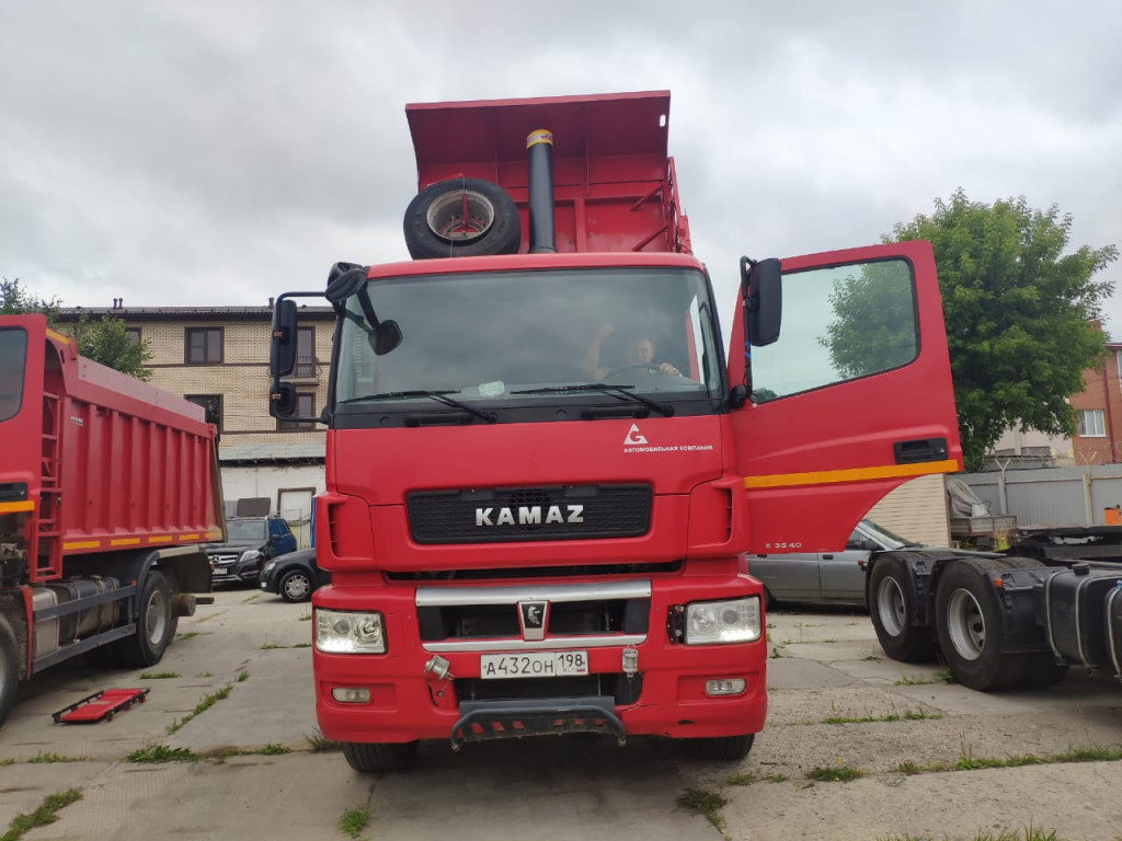 Самосвалы Камаз 20 кубовые с 15 кубовыми прицепами