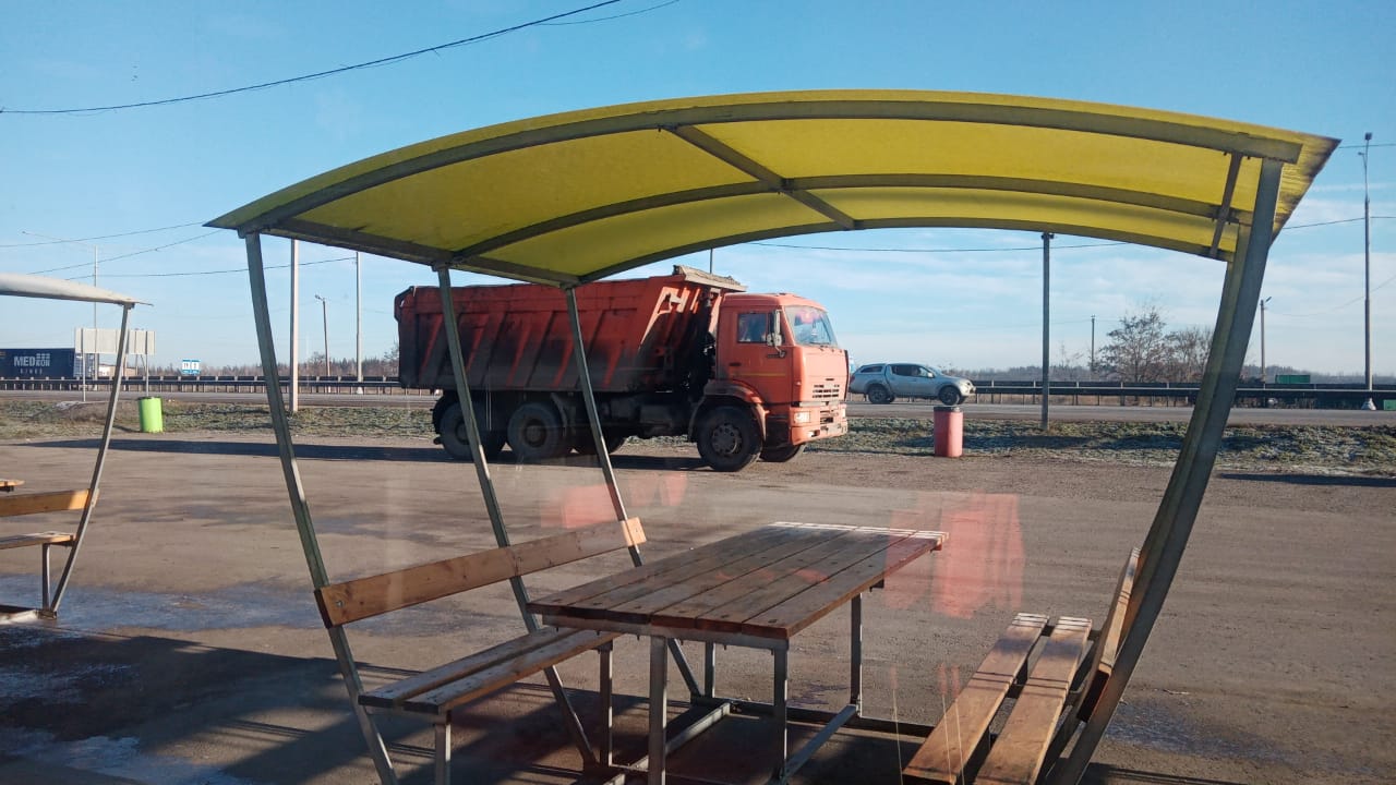 Перевозка инертных материалов. Самосвал 20 кубов.