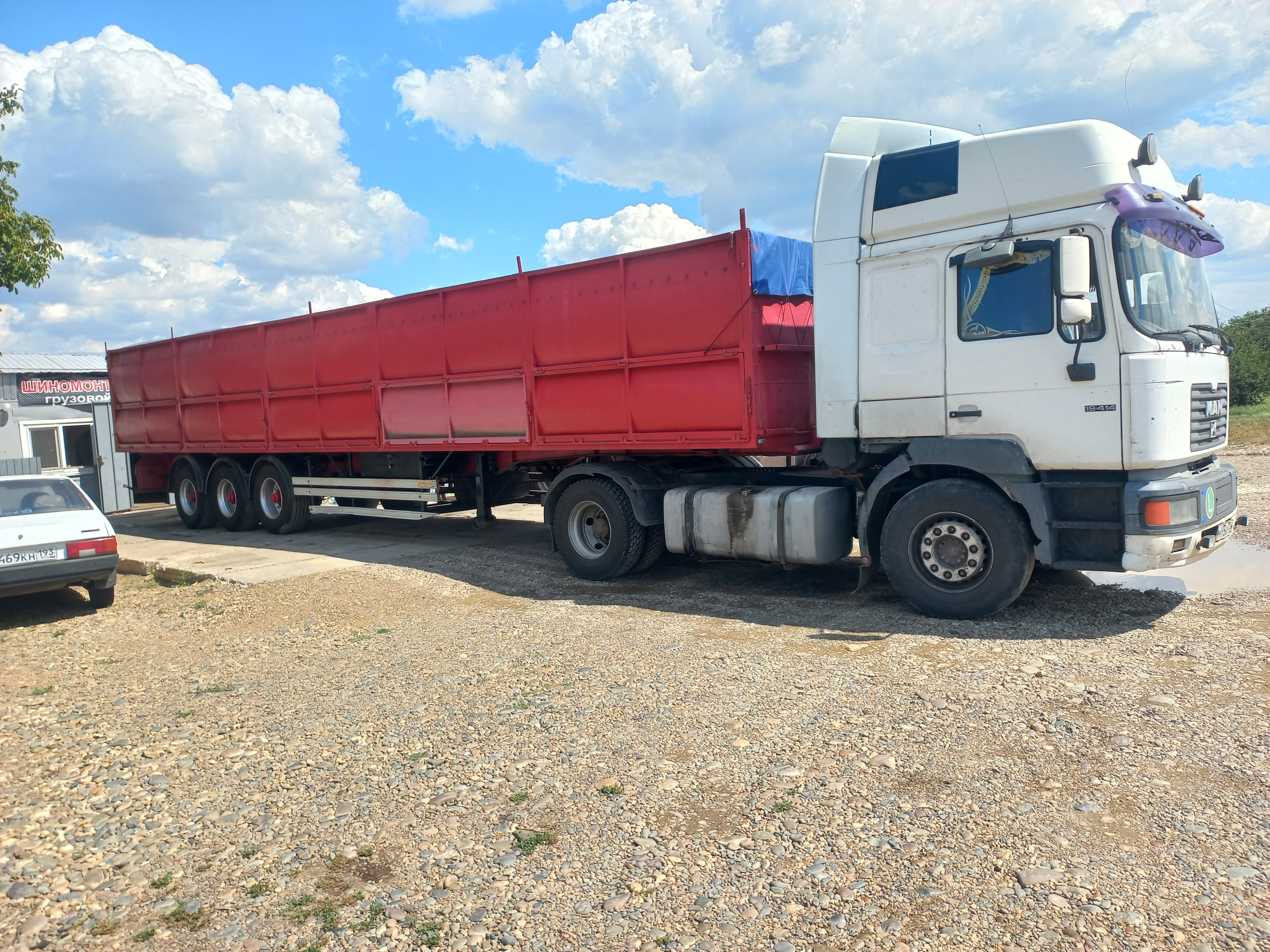 Перевозка грузов зерновозом самосвальным