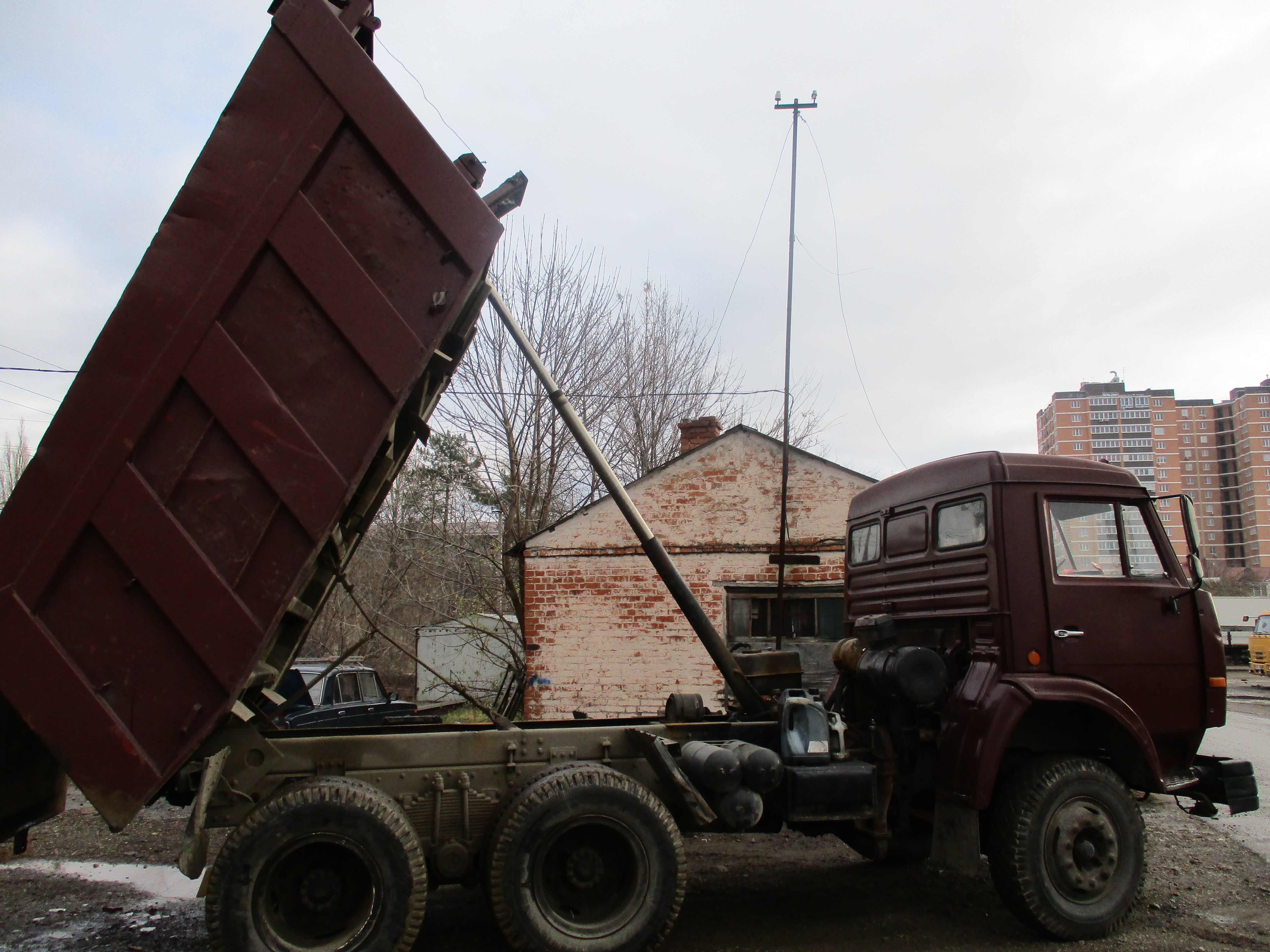 Доставка сыпучих материалов. Самосвал услуги.