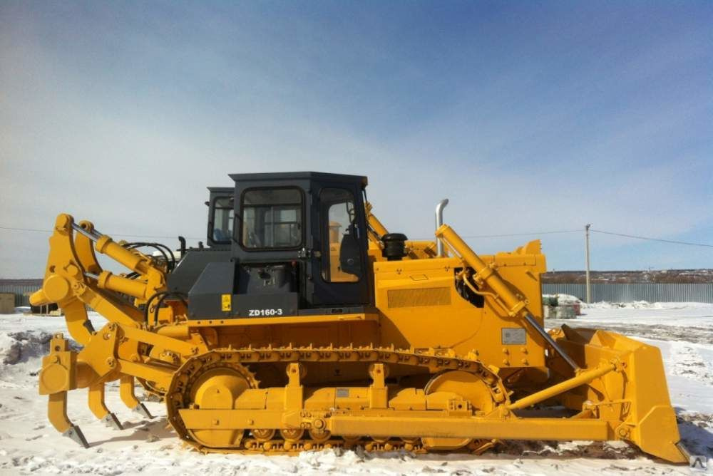 Аренда бульдозера с трехзубым рыхлителем.