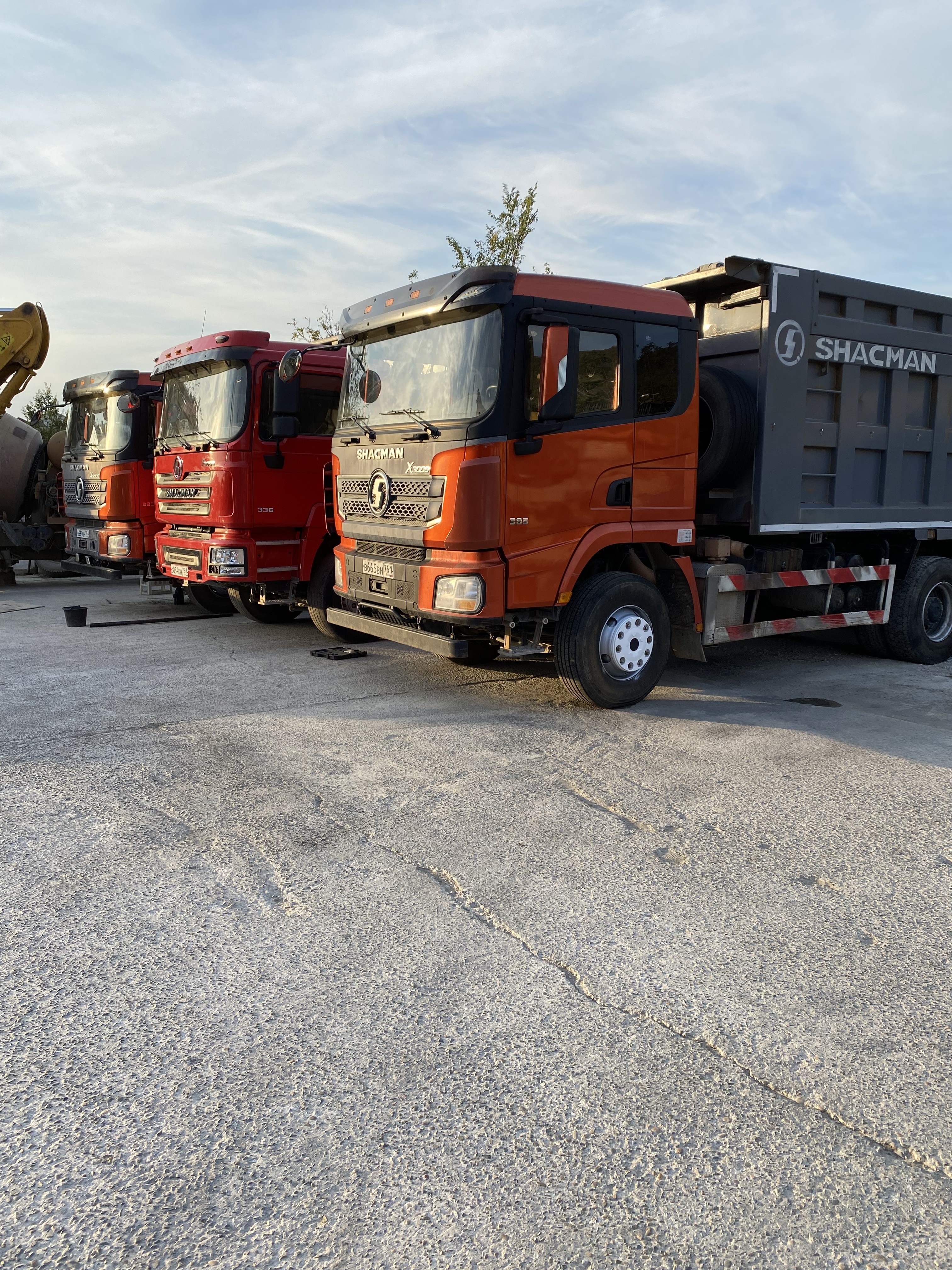 Аренда самосвалов 10 м3 и 20 кубов.