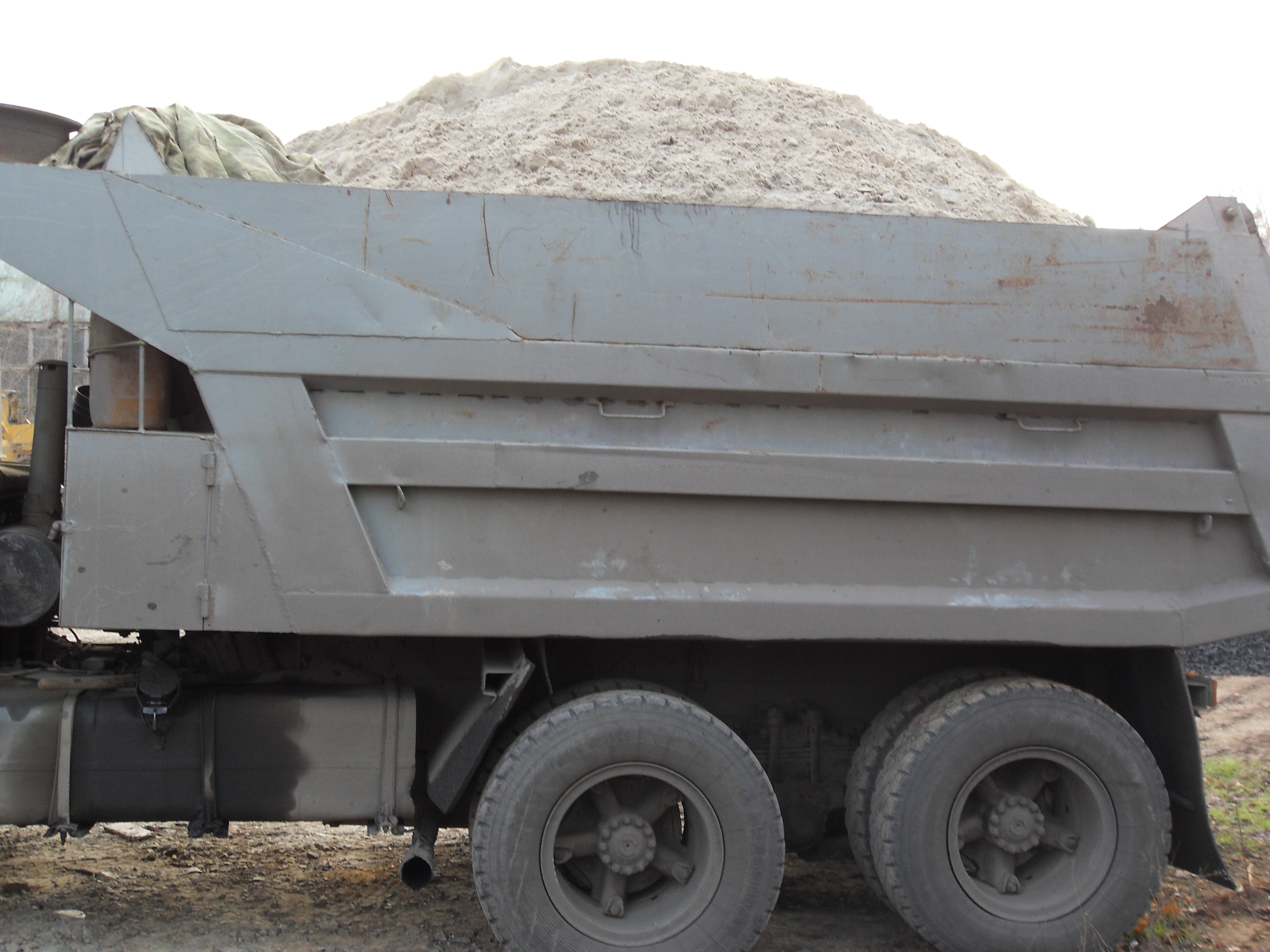 Вывоз мусора доставка песок щебень тырса чернозем