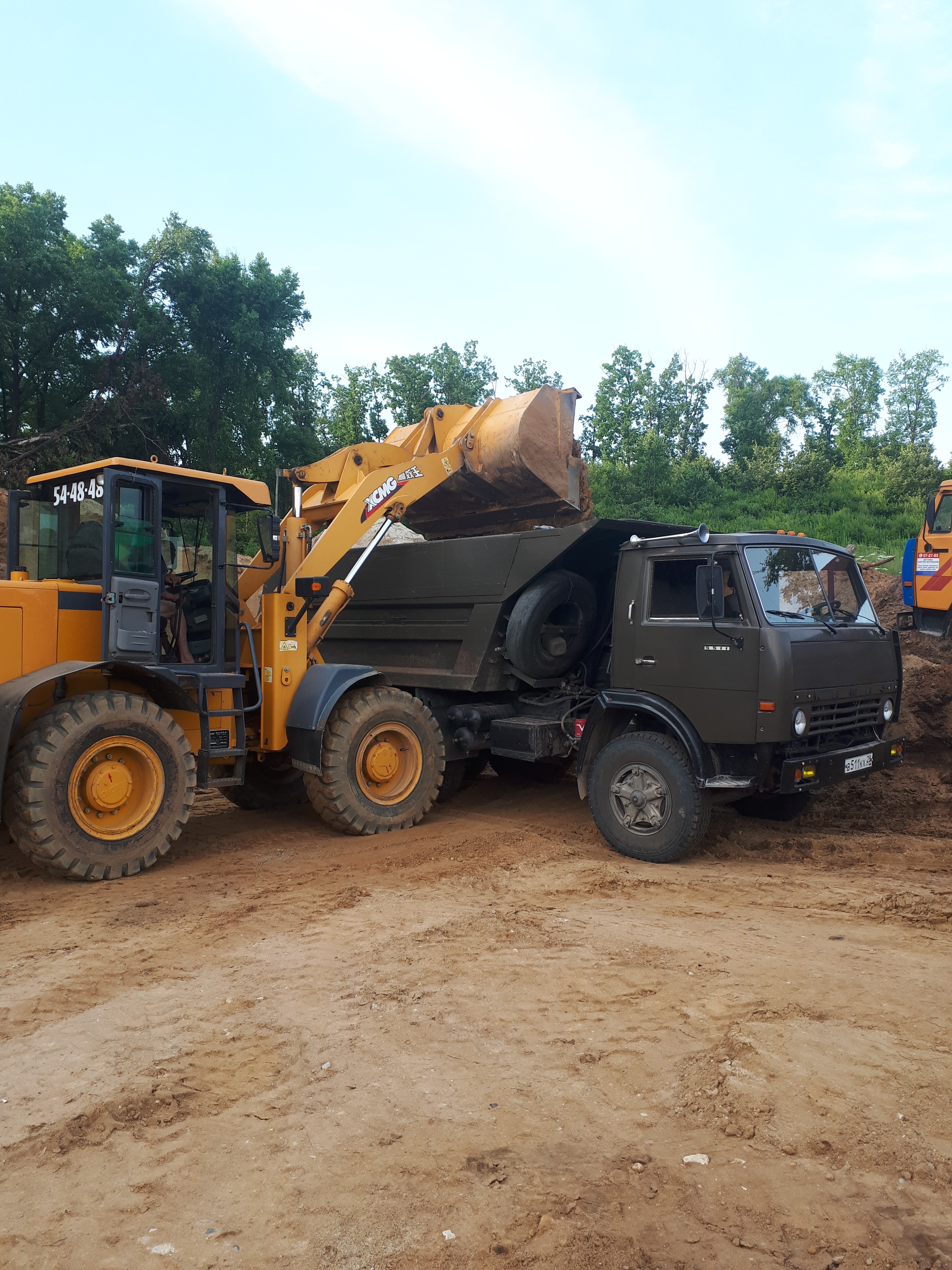 Услуги самосвалов. Песок, щебень, земля, гравий