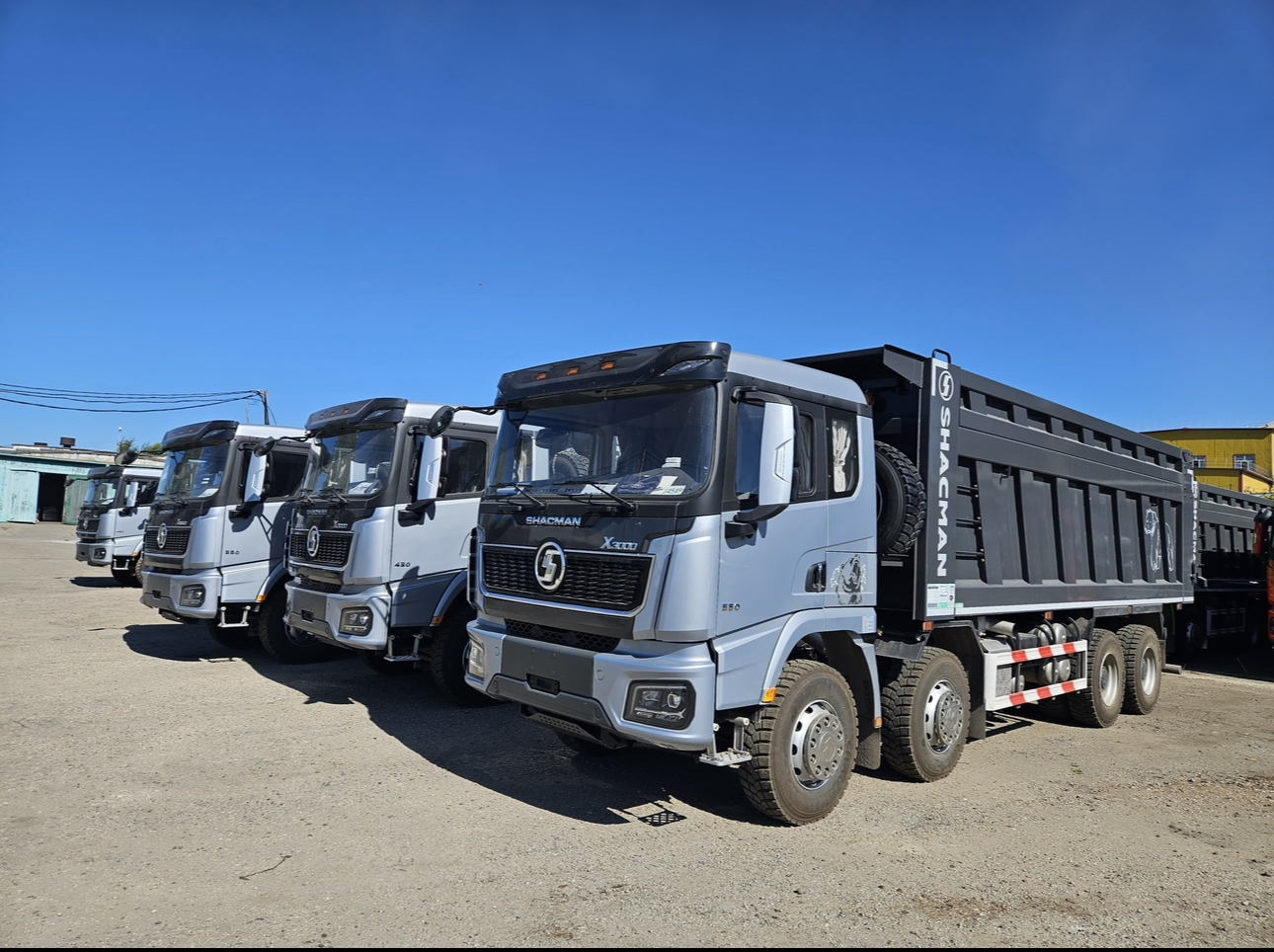 Самосвалы 8х4 10 единиц.