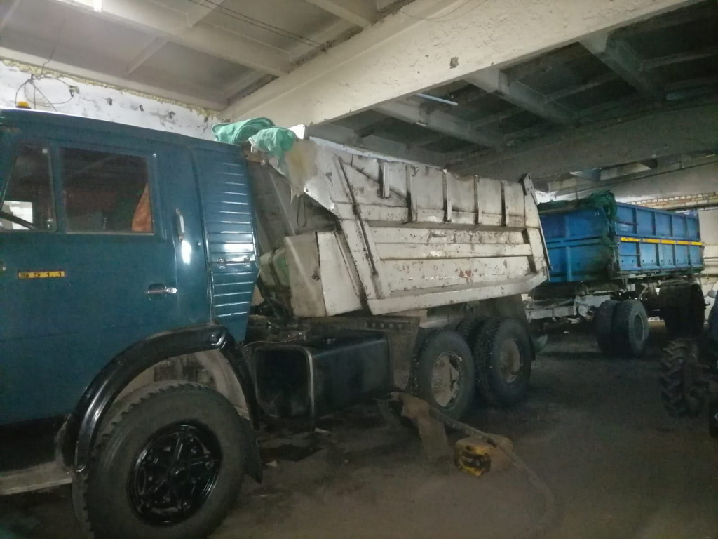 Грузоперевозки любые на самосвале с прицепом.