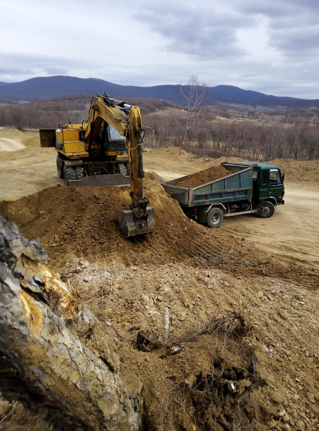 Услуги самосвала, экскаватора.