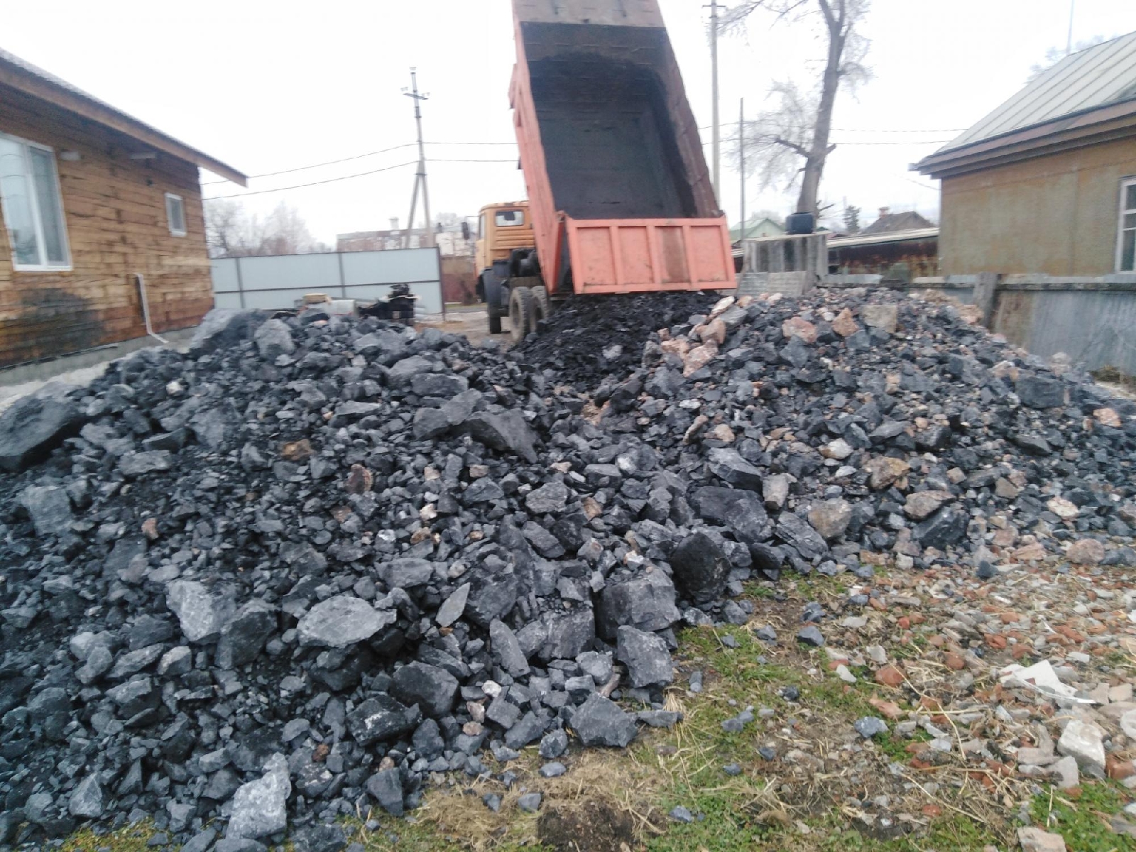 Аренда Самосвал 10 кубов. Песок, щебень, земля.