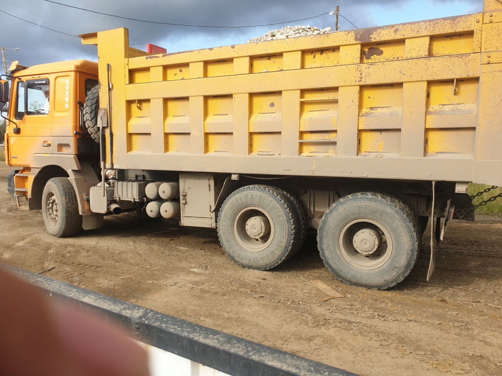 Услуги самосвал. Песок, щебень. Вывоз мусора.