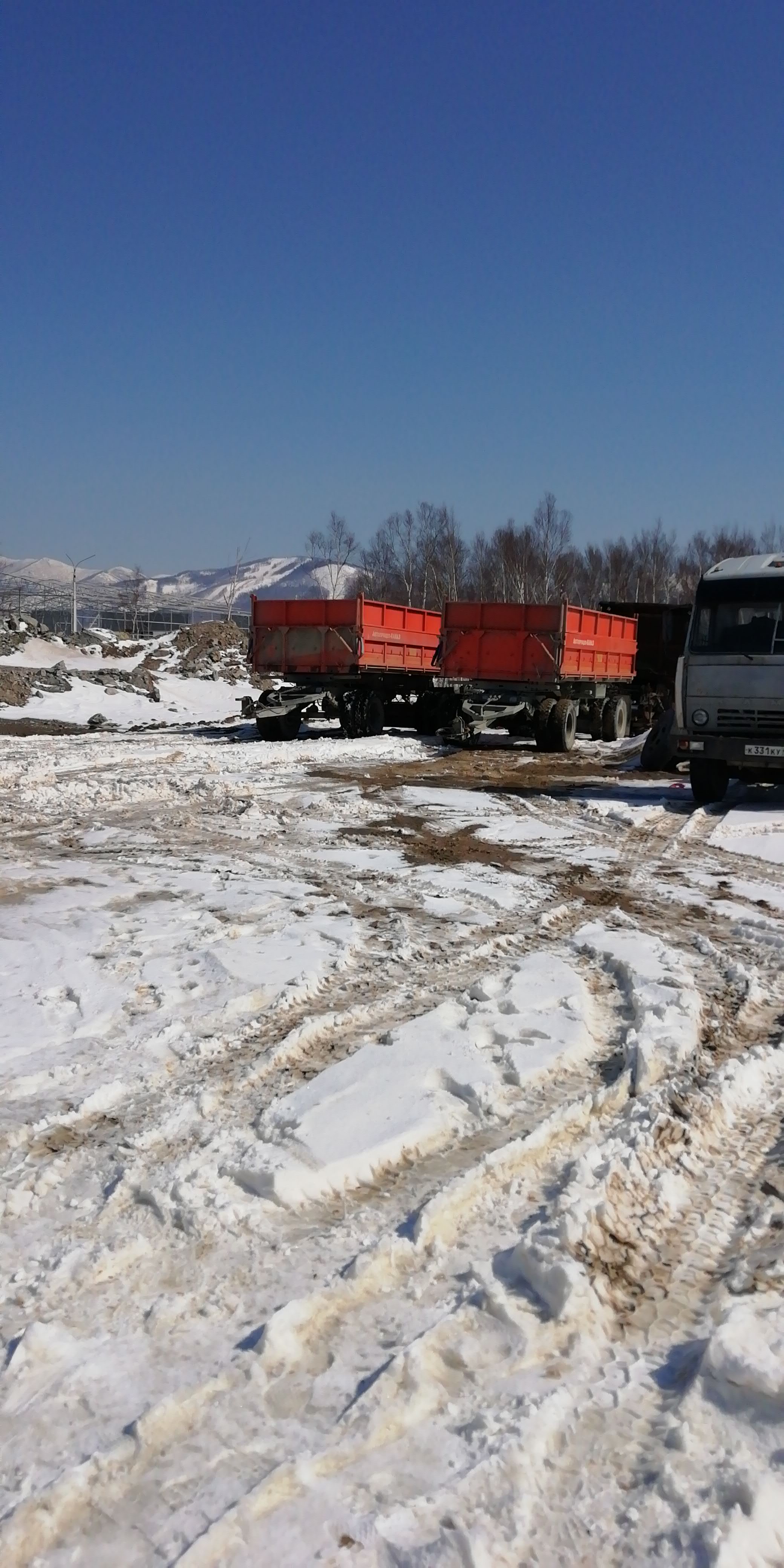 Самосвалы и погрузчики