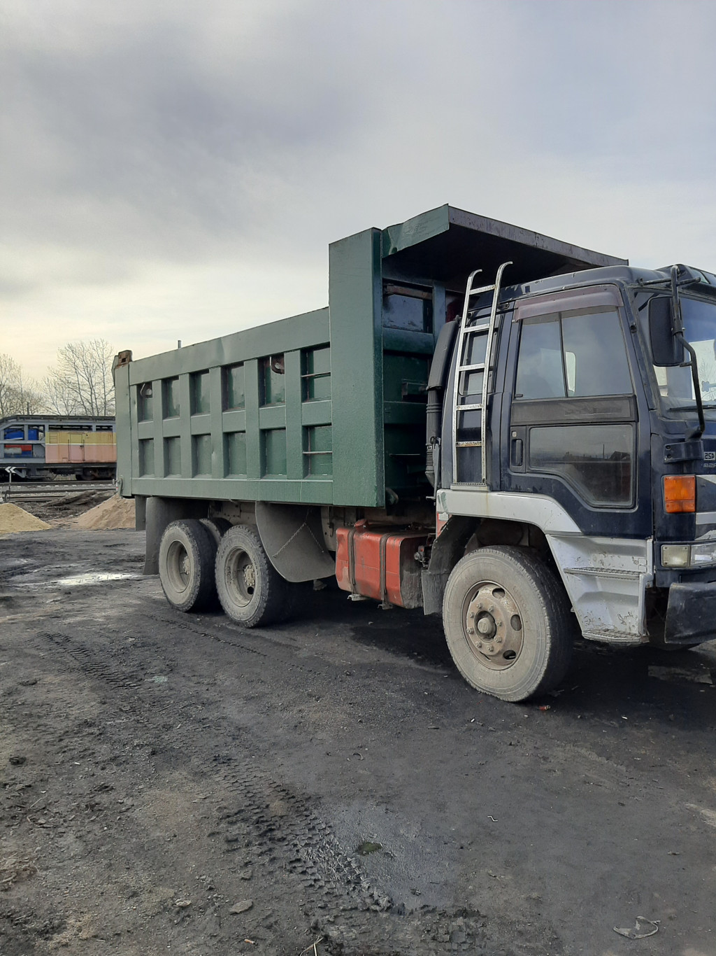 Услуги самосвала. Перевозка сыпучих материалов.