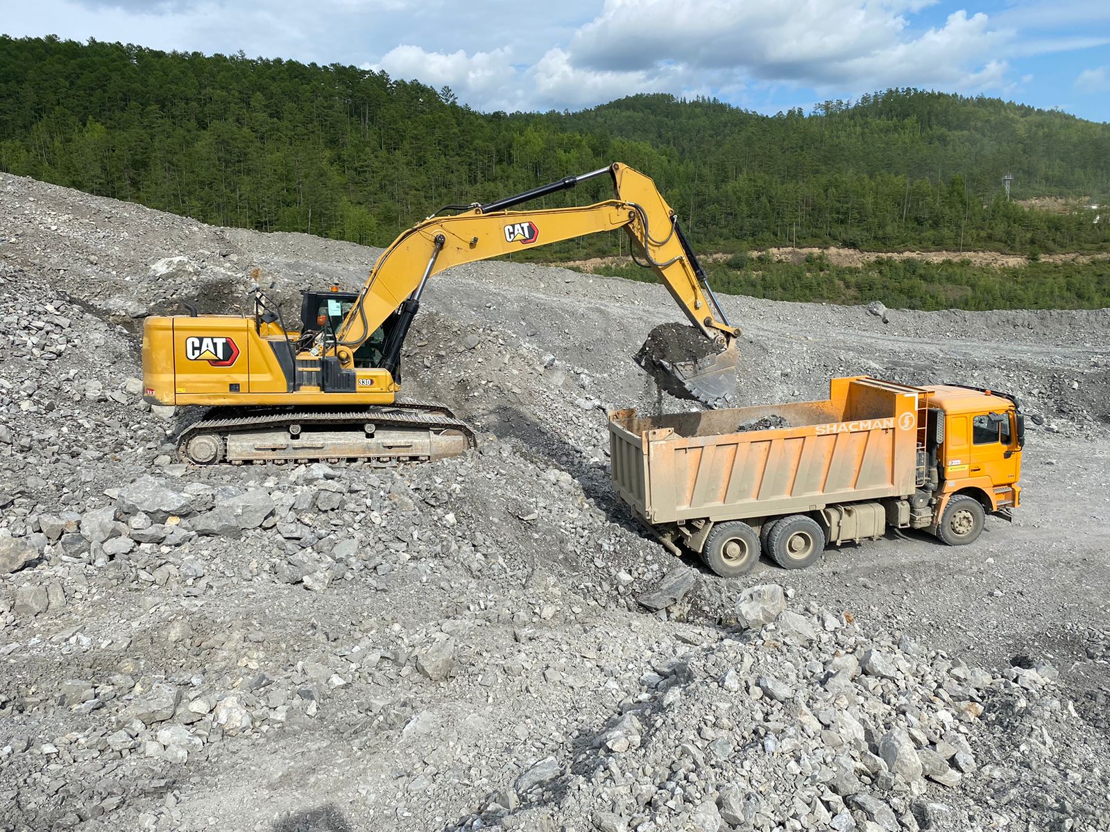 Аренда самосвалов карьерных. Подогрев кузова. Тент