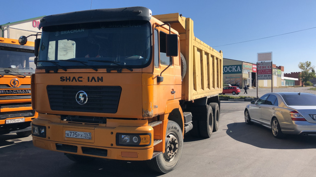 Самосвал аренда. Перевозка материалов.