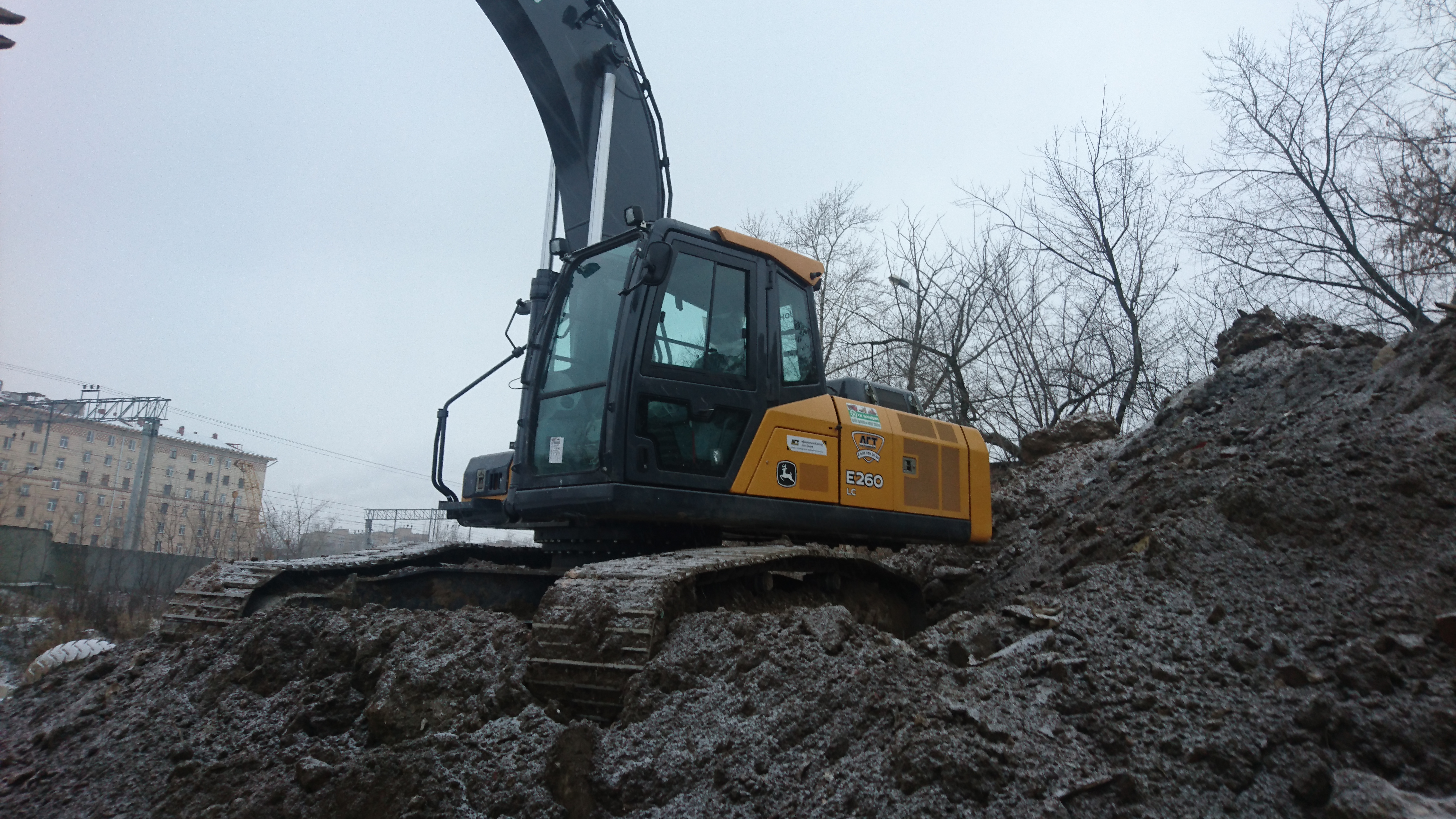 Экскаватор гусеничный 26 тонн ковш 1,5м3