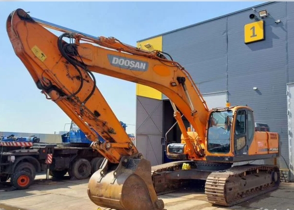 Аренда экскаватора гусеничного колёсного