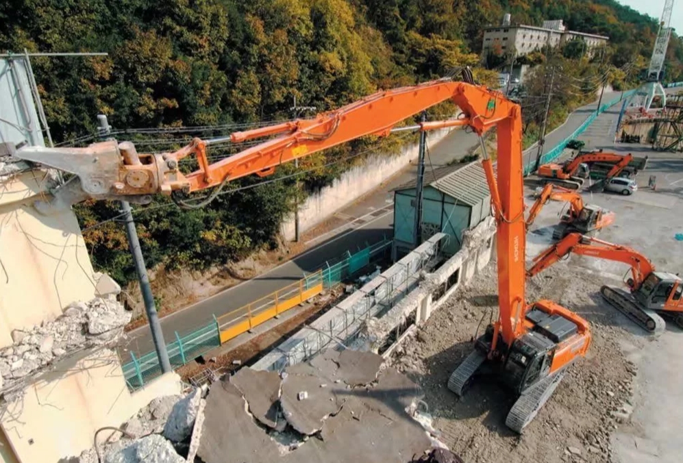 Аренда экскаваторов с удлиненной стрелой