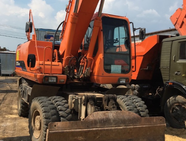 Аренда Гусеничного экскаватора