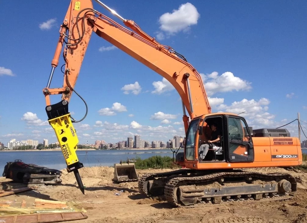 Аренда гусеничного экскаватора с гидромолотом